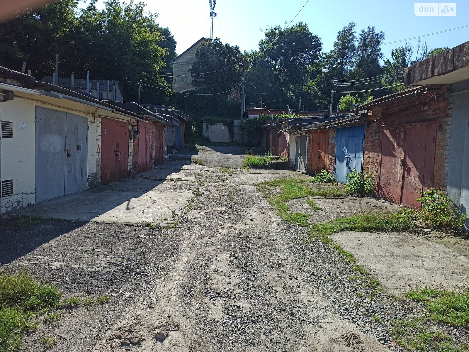 Место в гаражном кооперативе под легковое авто в Хмельницком, площадь 24 кв.м. фото 1