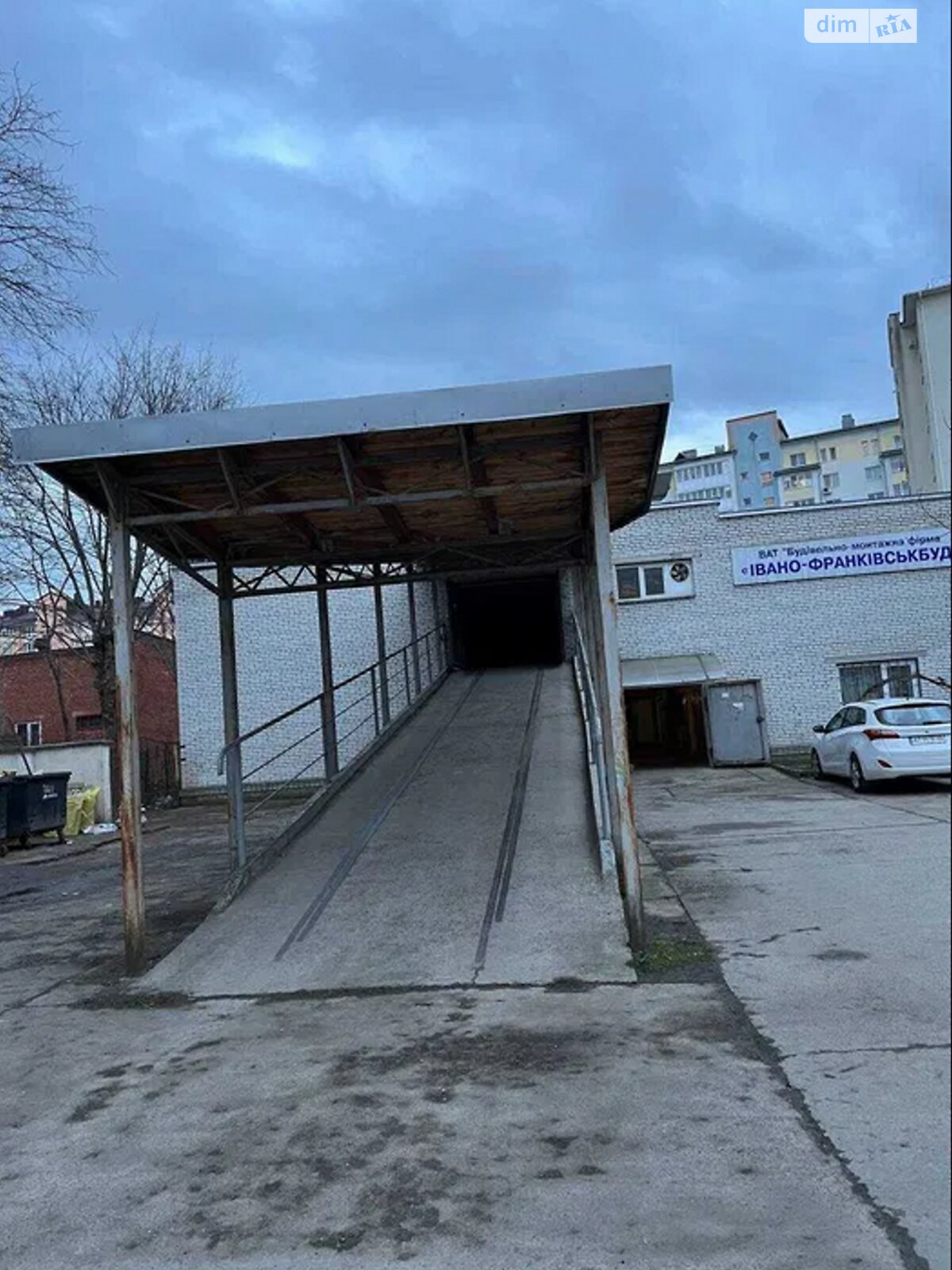 Місце в гаражному кооперативі під легкове авто в Івано-Франківську, площа 20.5 кв.м. фото 1