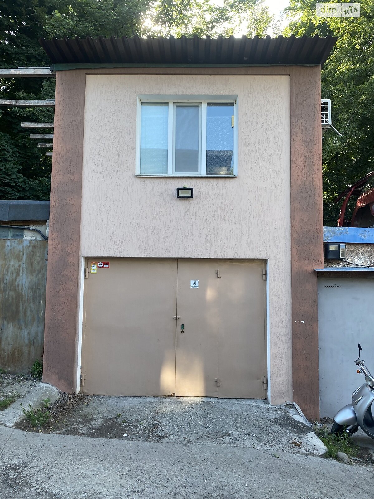 Место в гаражном кооперативе под легковое авто в Киеве, площадь 75 кв.м. фото 1 Место в гаражном кооперативе под легковое авто в Киеве, площадь 75 кв.м. фото 1