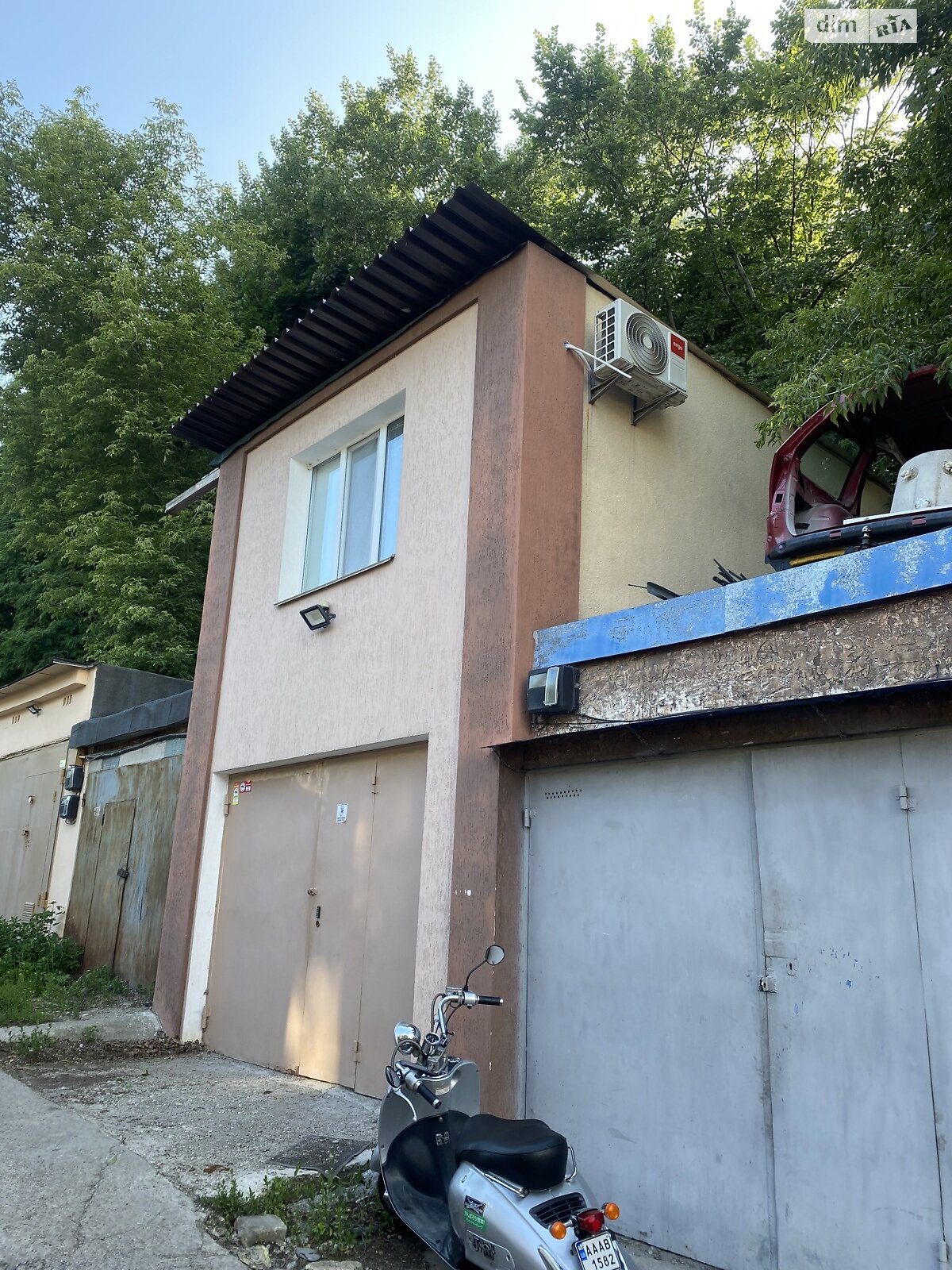 Место в гаражном кооперативе под легковое авто в Киеве, площадь 75 кв.м. фото 1 Место в гаражном кооперативе под легковое авто в Киеве, площадь 75 кв.м. фото 1