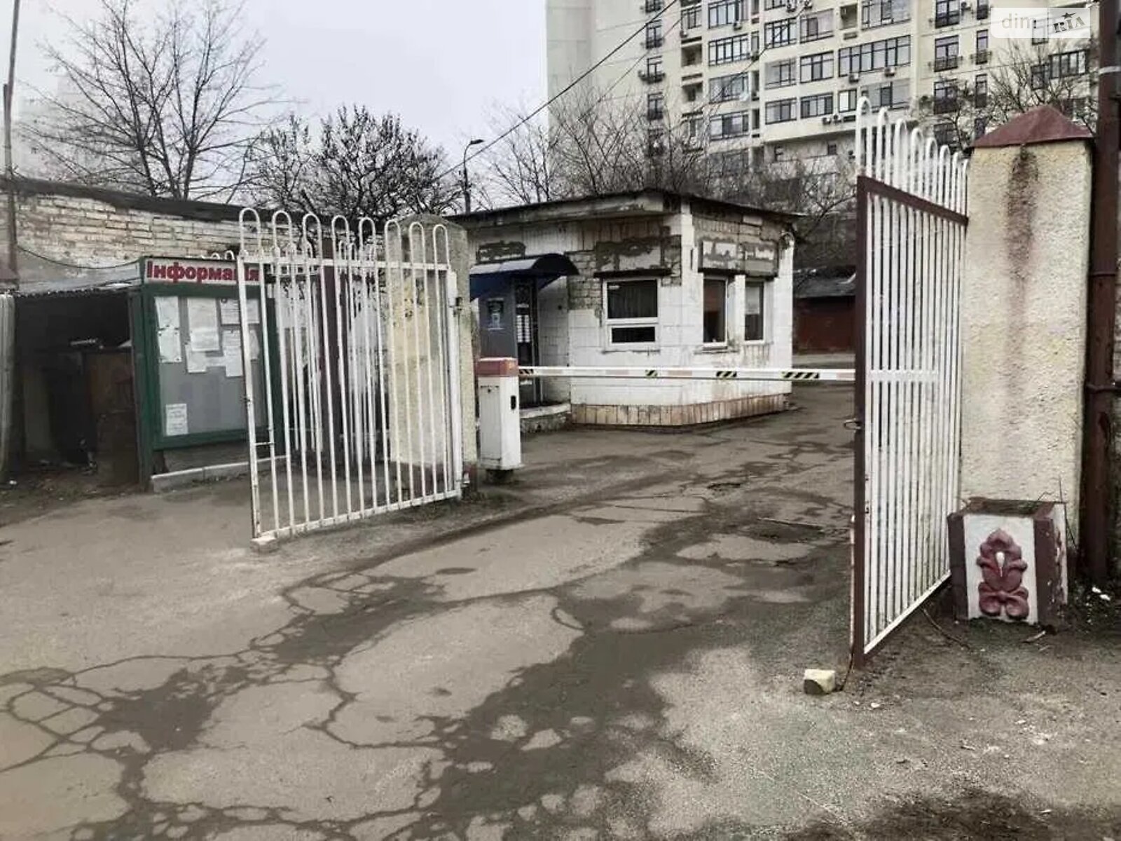 Місце в гаражному кооперативі під легкове авто в Києві, площа 17.2 кв.м. фото 1 Місце в гаражному кооперативі під легкове авто в Києві, площа 17.2 кв.м. фото 1