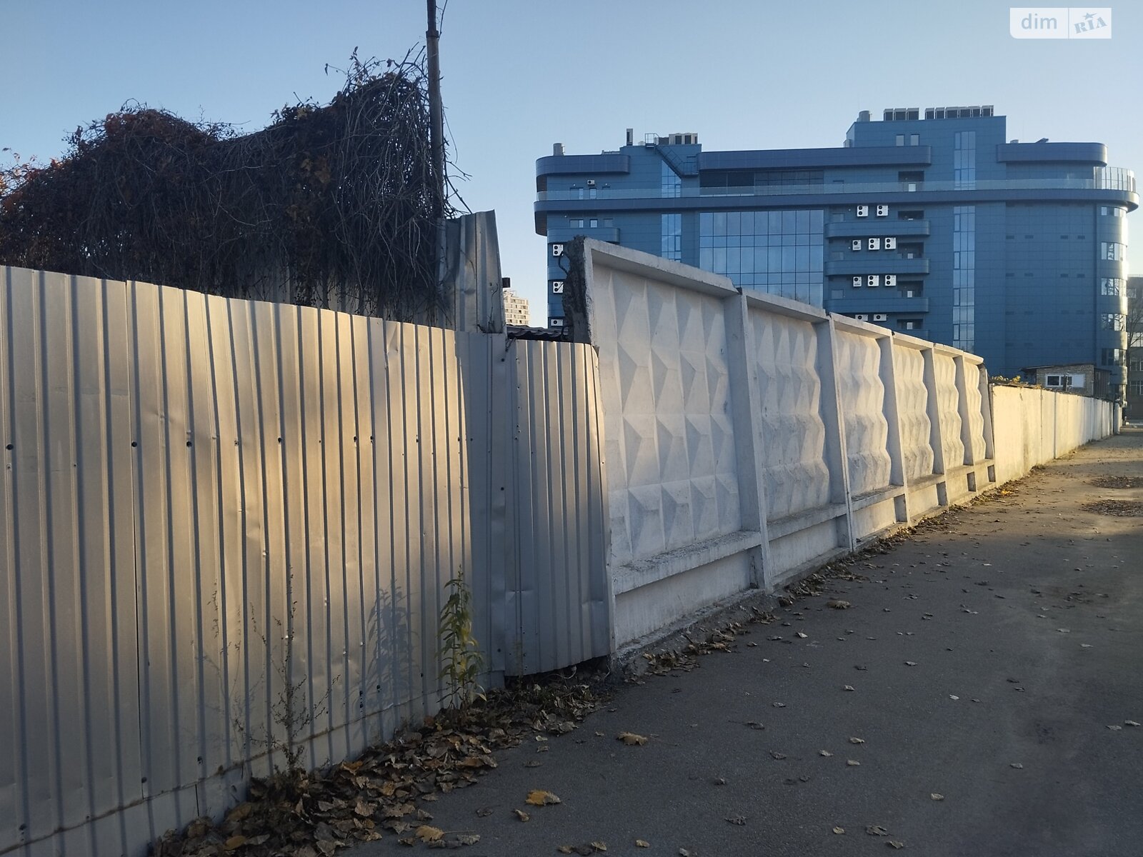 Місце в гаражному кооперативі під легкове авто в Києві, площа 13.5 кв.м. фото 1 Місце в гаражному кооперативі під легкове авто в Києві, площа 13.5 кв.м. фото 1