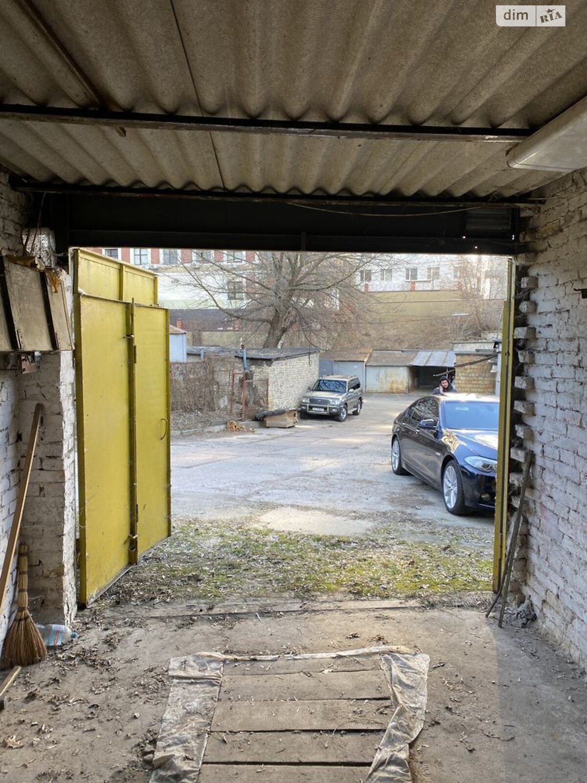 Місце в гаражному кооперативі під легкове авто в Києві, площа 18.6 кв.м. фото 1