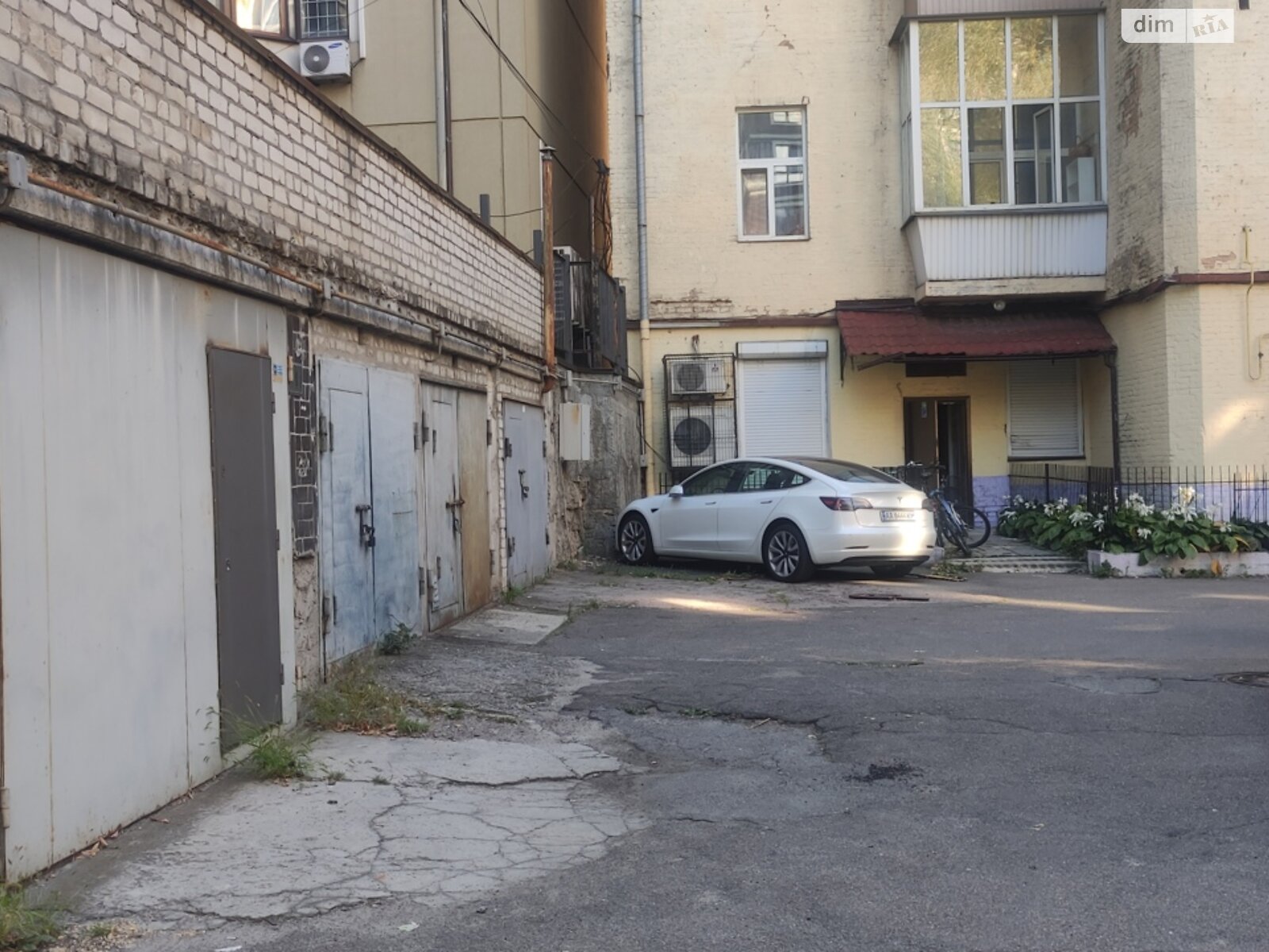 Місце в гаражному кооперативі під легкове авто в Києві, площа 15 кв.м. фото 1