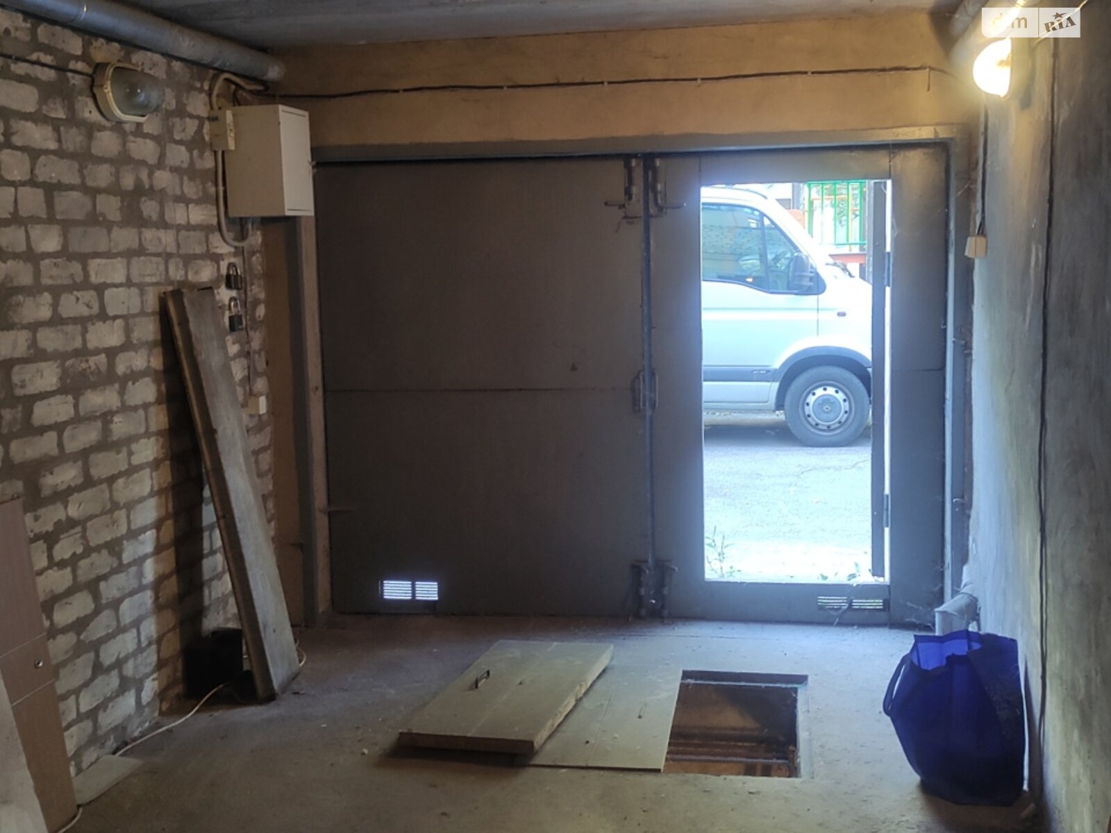 Місце в гаражному кооперативі під легкове авто в Києві, площа 15 кв.м. фото 1