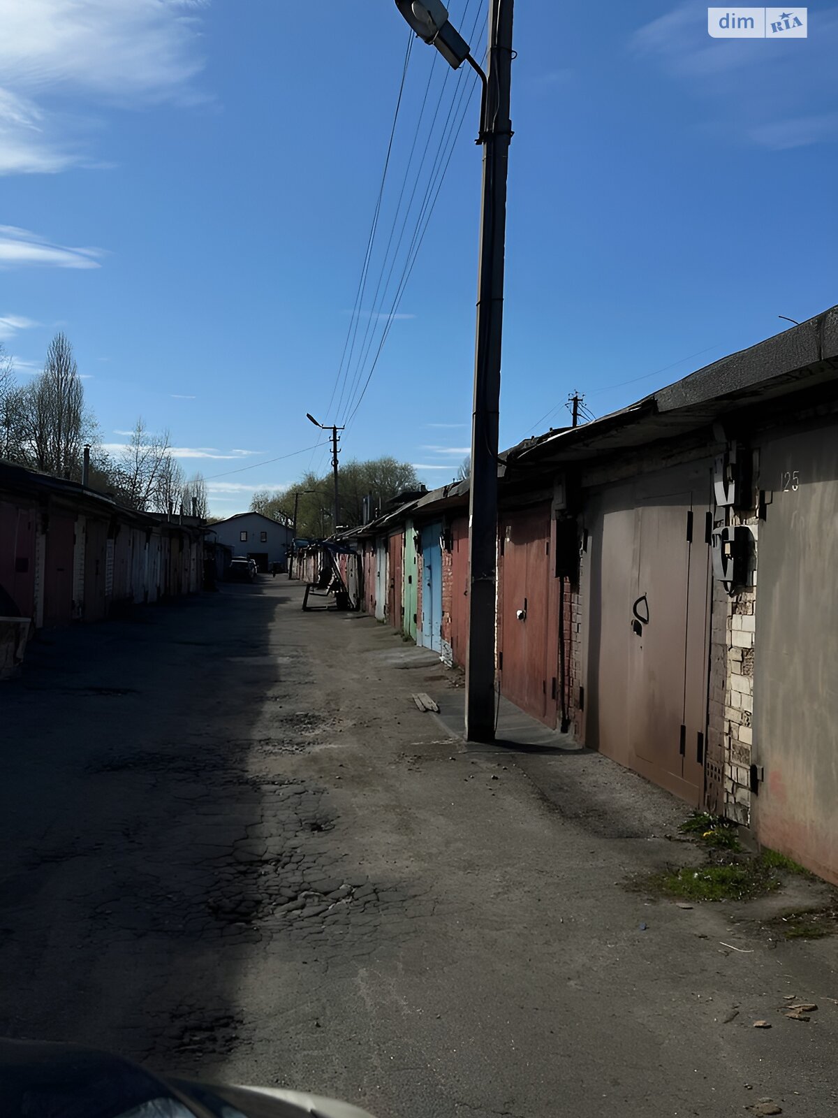Місце в гаражному кооперативі під легкове авто в Києві, площа 38 кв.м. фото 1 Місце в гаражному кооперативі під легкове авто в Києві, площа 38 кв.м. фото 1
