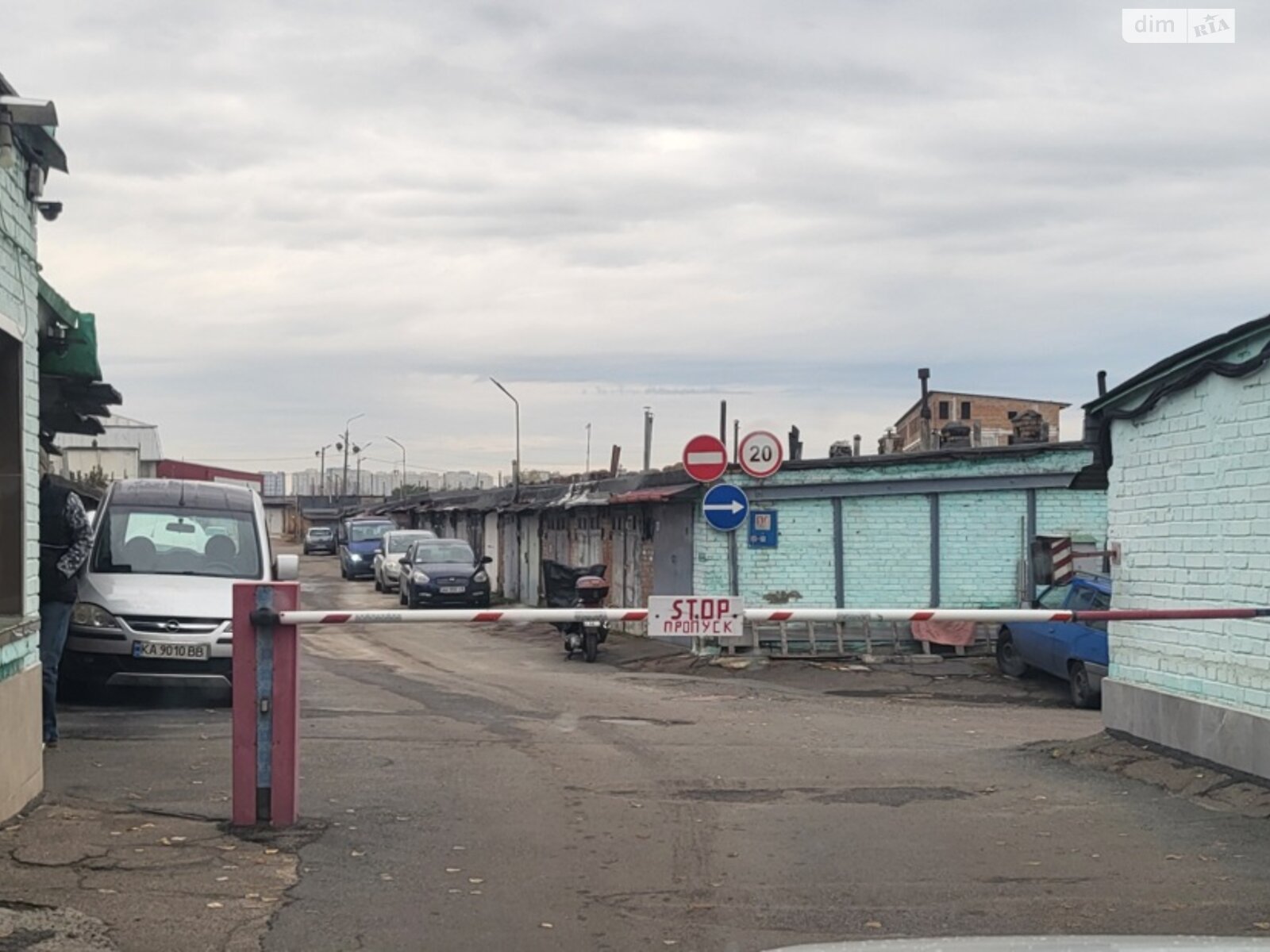 Место в гаражном кооперативе под легковое авто в Киеве, площадь 33 кв.м. фото 1