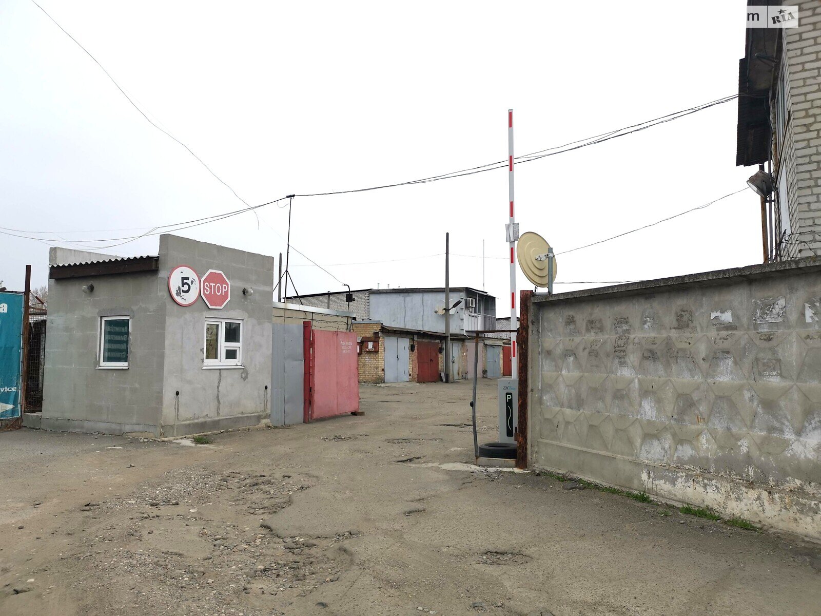 Місце в гаражному кооперативі під легкове авто в Києві, площа 37.6 кв.м. фото 1 Місце в гаражному кооперативі під легкове авто в Києві, площа 37.6 кв.м. фото 1