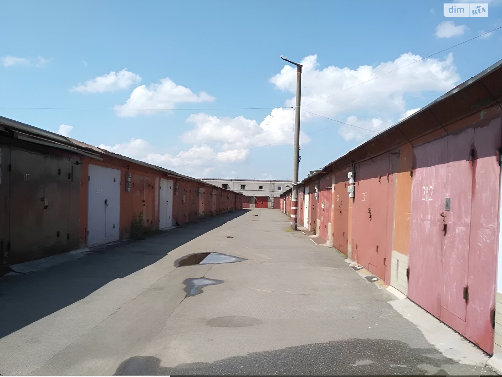Место в гаражном кооперативе под легковое авто в Киеве, площадь 42 кв.м. фото 1 Место в гаражном кооперативе под легковое авто в Киеве, площадь 42 кв.м. фото 1
