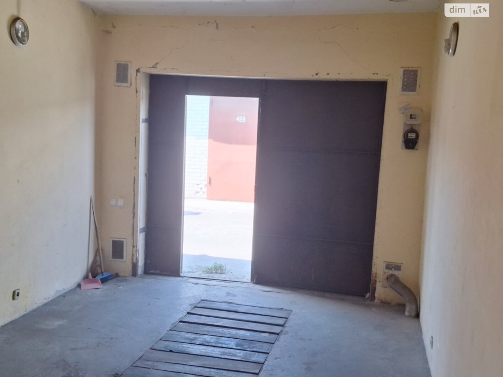 Место в гаражном кооперативе под легковое авто в Киеве, площадь 39 кв.м. фото 1 Место в гаражном кооперативе под легковое авто в Киеве, площадь 39 кв.м. фото 1