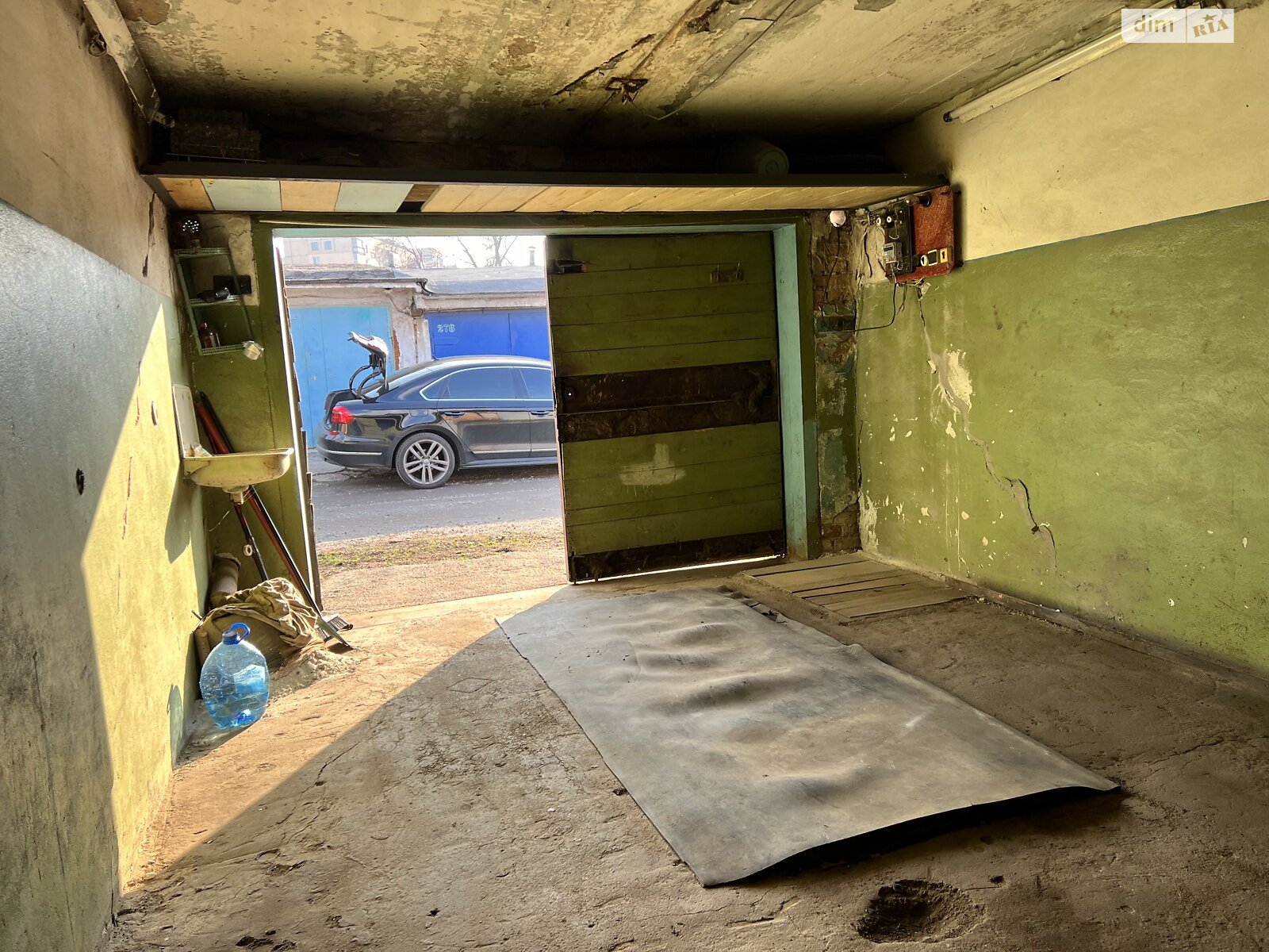 Место в гаражном кооперативе под легковое авто в Кривом Роге, площадь 28 кв.м. фото 1