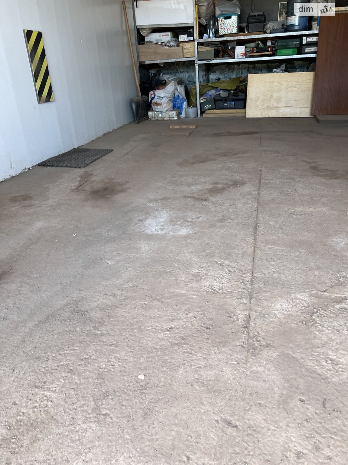 Место в гаражном кооперативе под легковое авто в Кривом Роге, площадь 21 кв.м. фото 1 Место в гаражном кооперативе под легковое авто в Кривом Роге, площадь 21 кв.м. фото 1