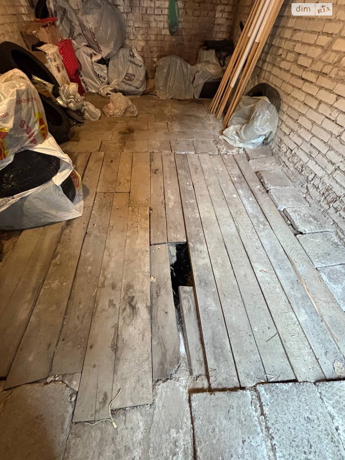 Місце в гаражному кооперативі під легкове авто в Львові, площа 19 кв.м. фото 1 Місце в гаражному кооперативі під легкове авто в Львові, площа 19 кв.м. фото 1