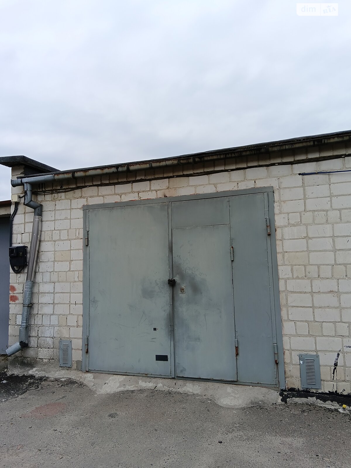 Місце в гаражному кооперативі під легкове авто в Львові, площа 55 кв.м. фото 1 Місце в гаражному кооперативі під легкове авто в Львові, площа 55 кв.м. фото 1