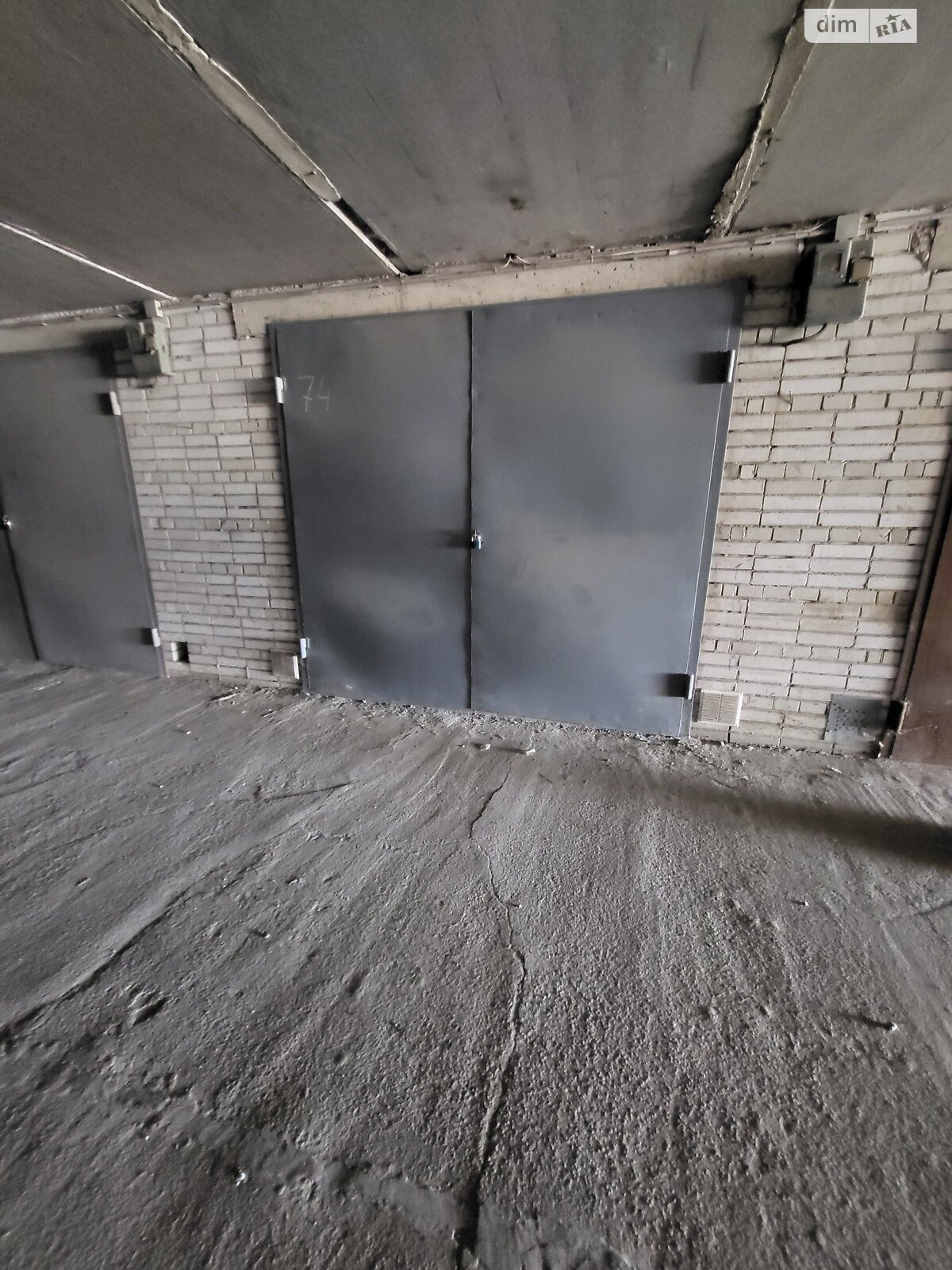 Место в гаражном кооперативе под легковое авто в Львове, площадь 19.7 кв.м. фото 1 Место в гаражном кооперативе под легковое авто в Львове, площадь 19.7 кв.м. фото 1