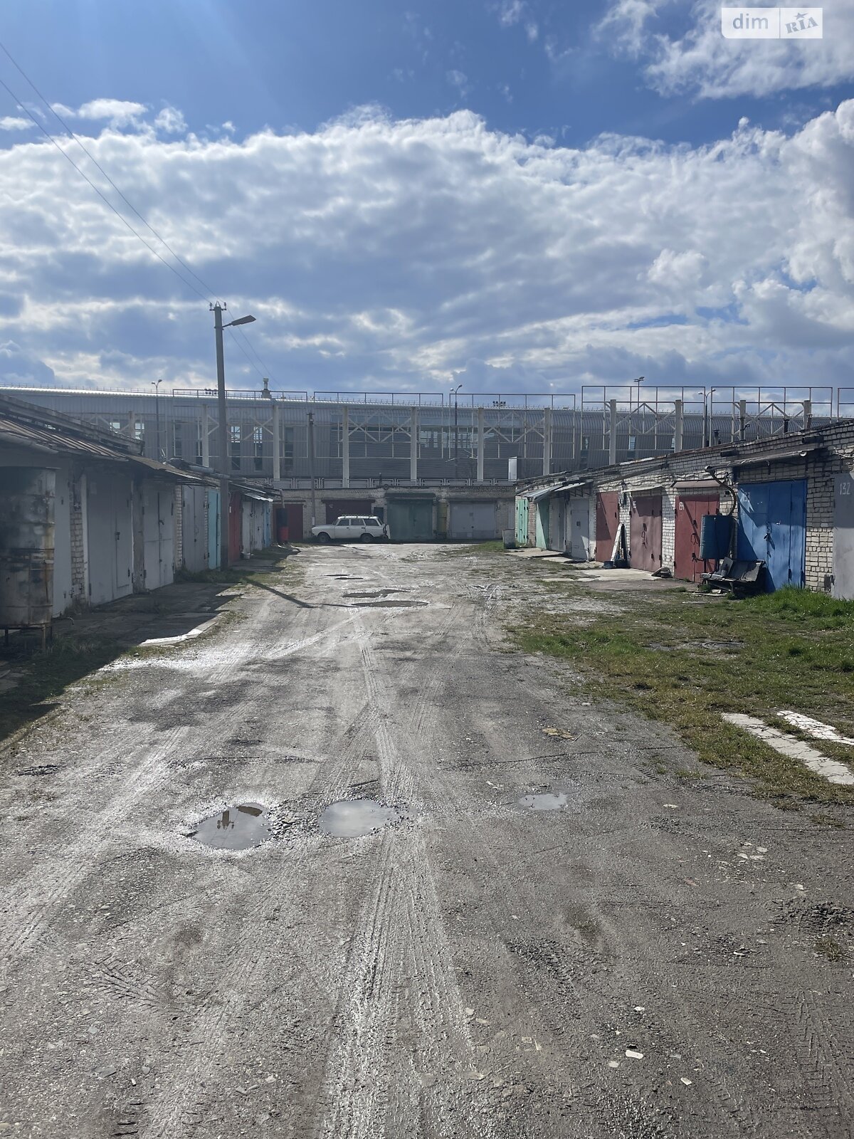 Место в гаражном кооперативе под легковое авто в Львове, площадь 35 кв.м. фото 1