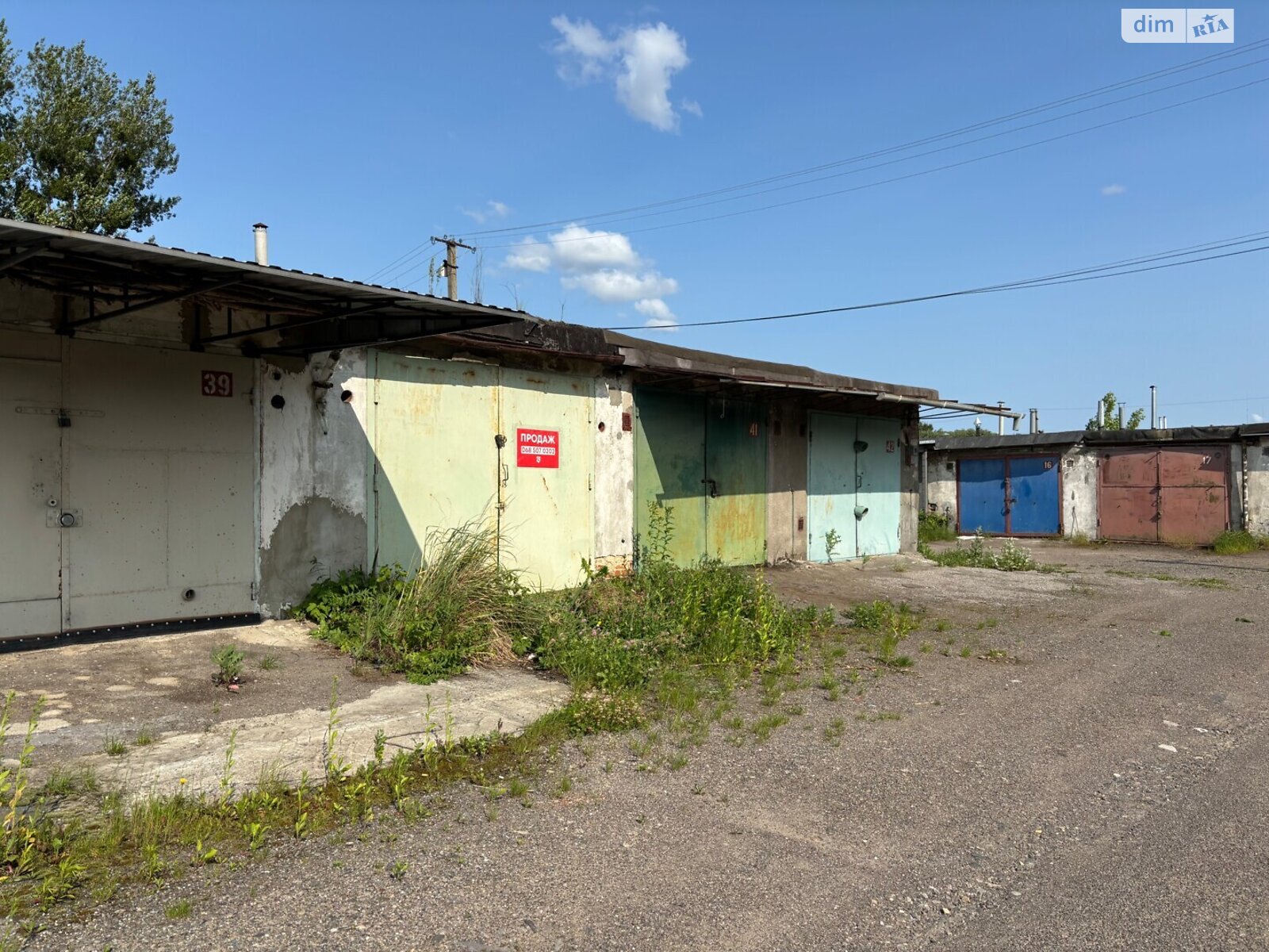 Місце в гаражному кооперативі під легкове авто в Львові, площа 38 кв.м. фото 1 Місце в гаражному кооперативі під легкове авто в Львові, площа 38 кв.м. фото 1