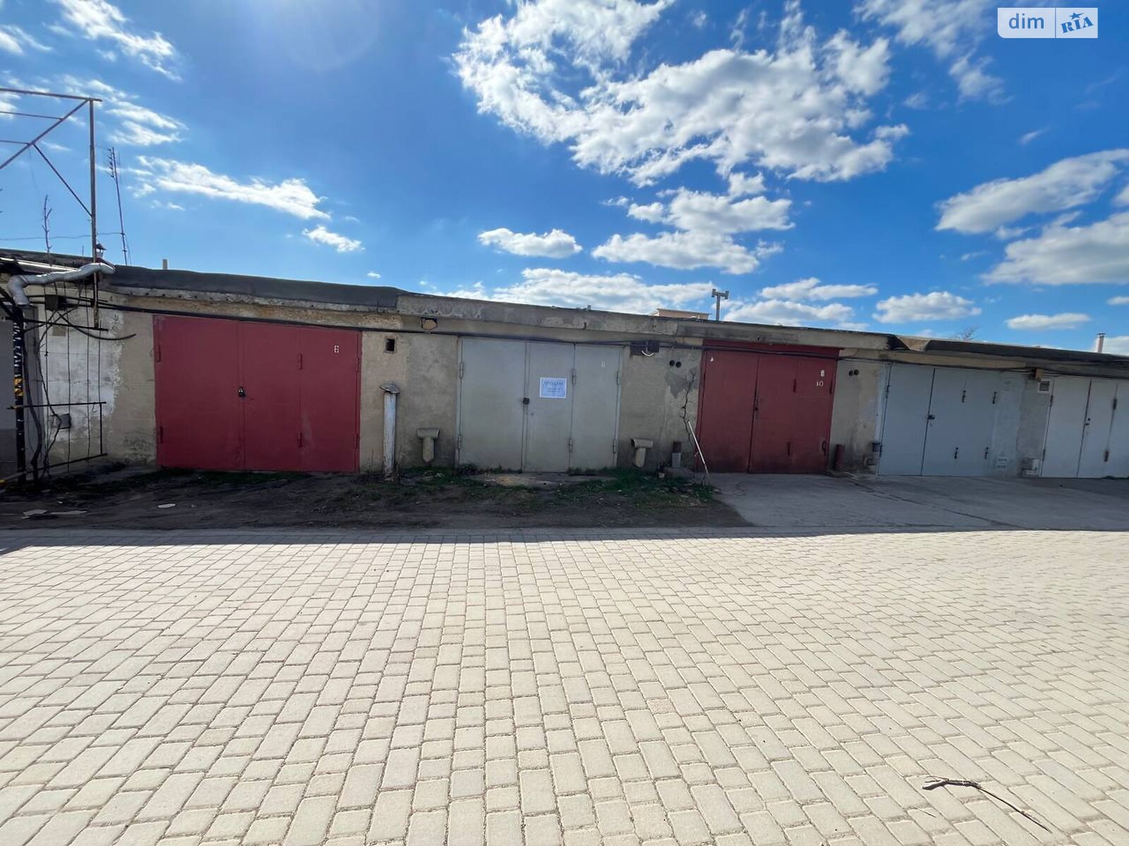 Місце в гаражному кооперативі під легкове авто в Молодіжному, площа 24 кв.м. фото 1 Місце в гаражному кооперативі під легкове авто в Молодіжному, площа 24 кв.м. фото 1