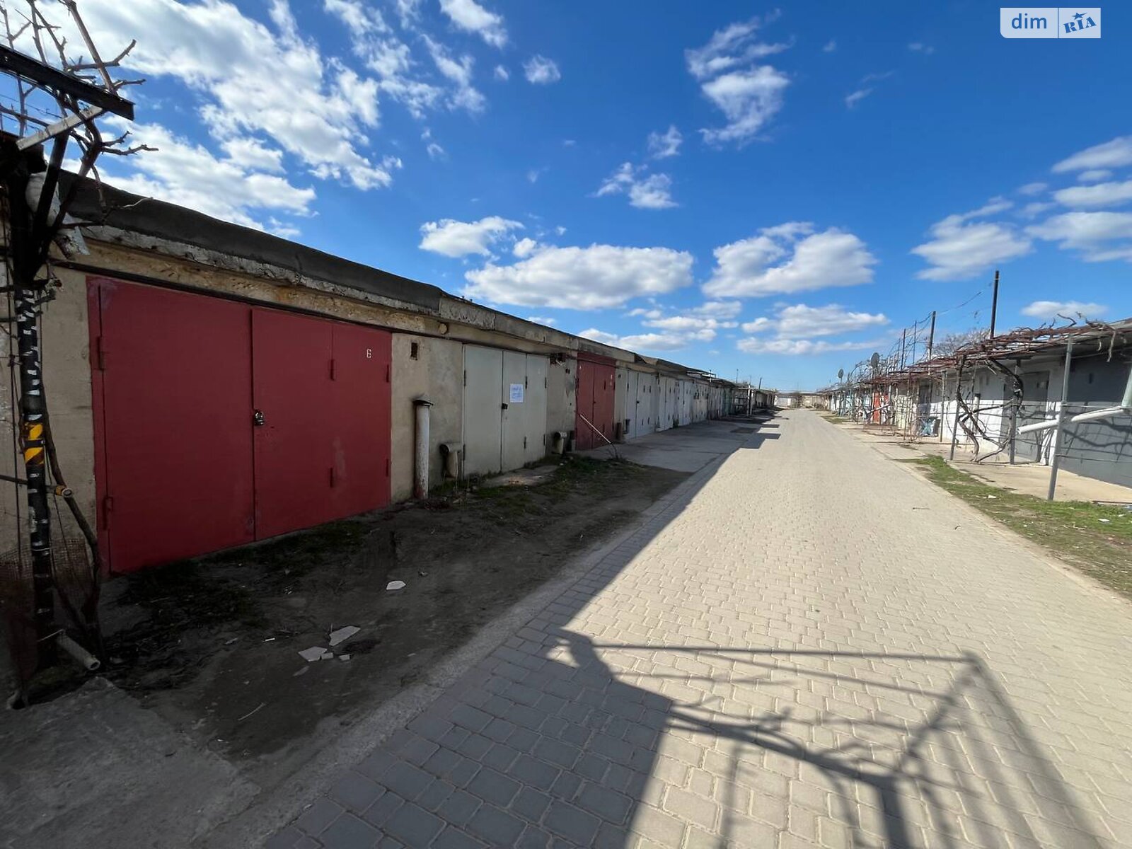 Місце в гаражному кооперативі під легкове авто в Молодіжному, площа 24 кв.м. фото 1 Місце в гаражному кооперативі під легкове авто в Молодіжному, площа 24 кв.м. фото 1