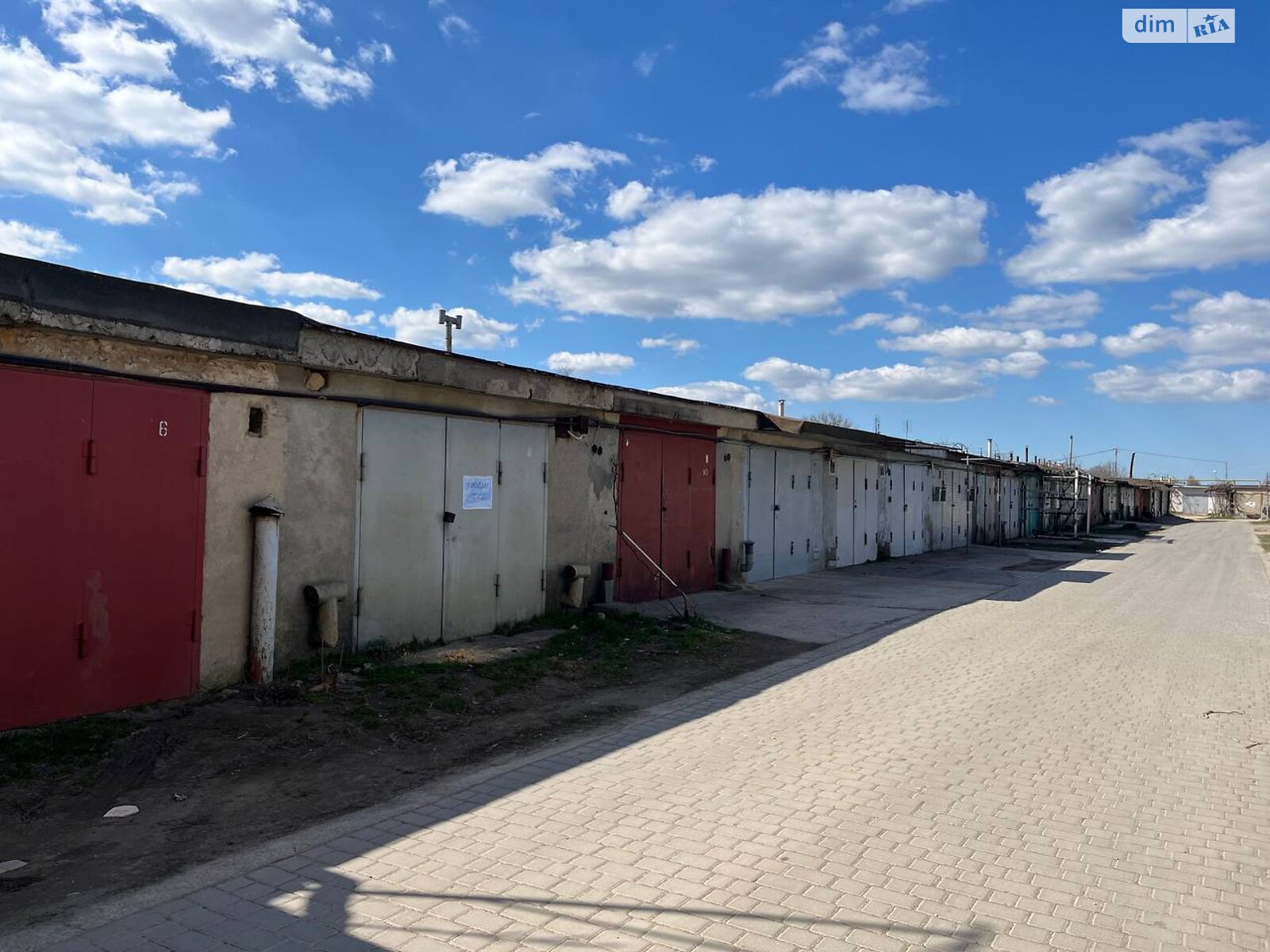 Місце в гаражному кооперативі під легкове авто в Молодіжному, площа 24 кв.м. фото 1 Місце в гаражному кооперативі під легкове авто в Молодіжному, площа 24 кв.м. фото 1