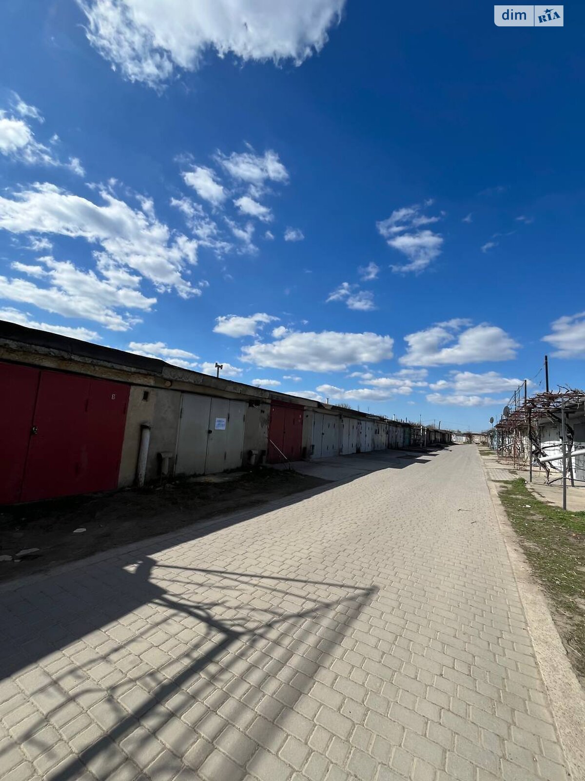 Місце в гаражному кооперативі під легкове авто в Молодіжному, площа 24 кв.м. фото 1 Місце в гаражному кооперативі під легкове авто в Молодіжному, площа 24 кв.м. фото 1