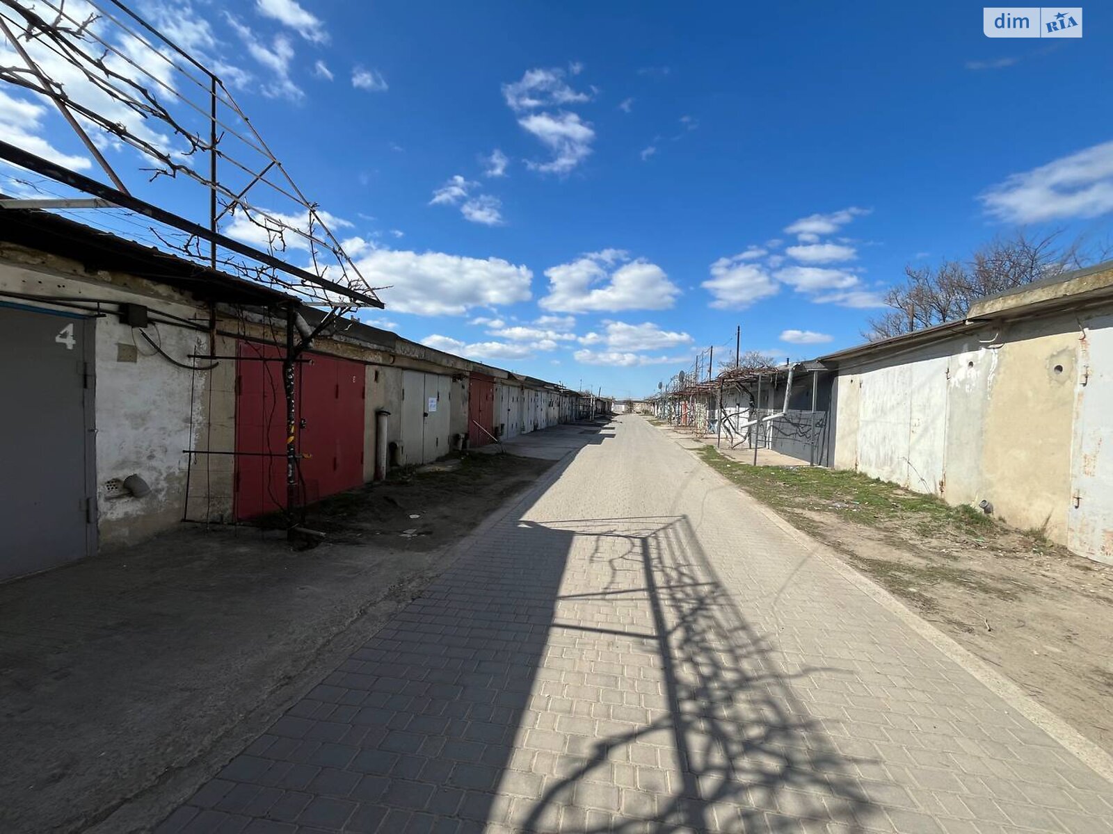 Місце в гаражному кооперативі під легкове авто в Молодіжному, площа 24 кв.м. фото 1 Місце в гаражному кооперативі під легкове авто в Молодіжному, площа 24 кв.м. фото 1