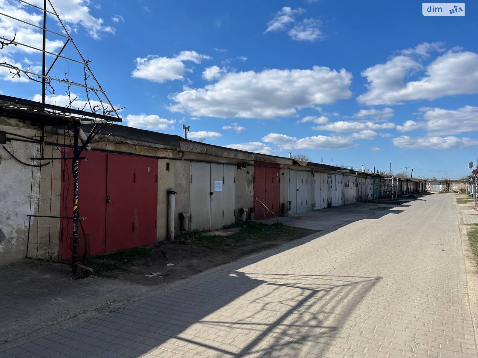 Місце в гаражному кооперативі під легкове авто в Молодіжному, площа 24 кв.м. фото 1 Місце в гаражному кооперативі під легкове авто в Молодіжному, площа 24 кв.м. фото 1
