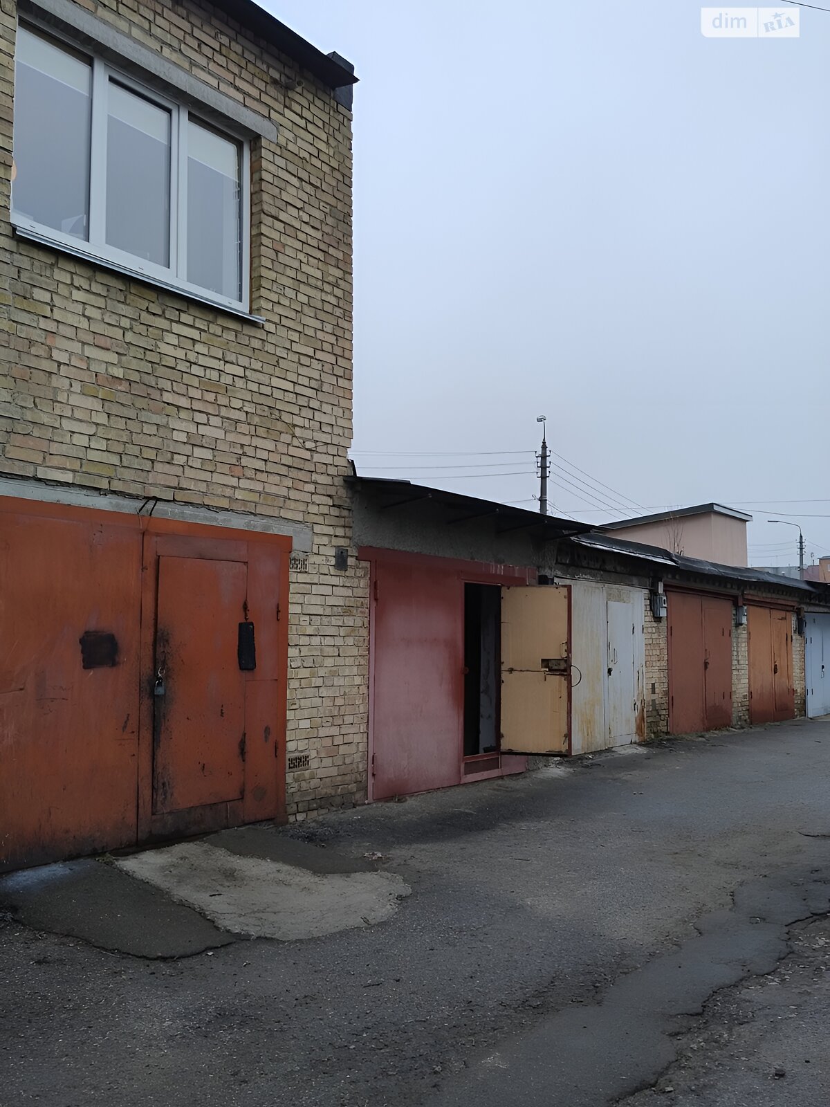 Место в гаражном кооперативе под легковое авто в Петропавловской Борщаговке, площадь 39 кв.м. фото 1 Место в гаражном кооперативе под легковое авто в Петропавловской Борщаговке, площадь 39 кв.м. фото 1