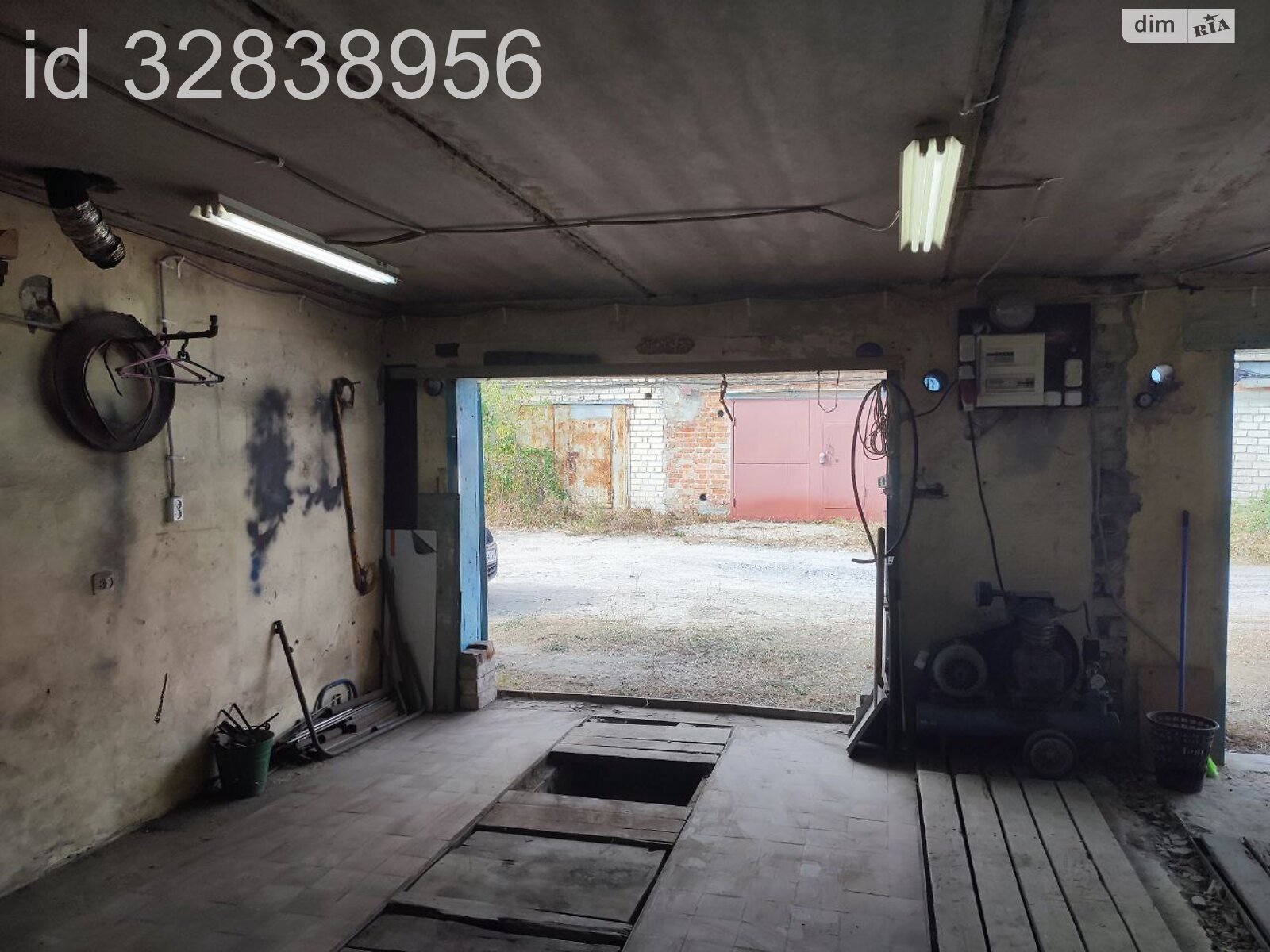 Місце в гаражному кооперативі під легкове авто в Подвірках, площа 100 кв.м. фото 1 Місце в гаражному кооперативі під легкове авто в Подвірках, площа 100 кв.м. фото 1