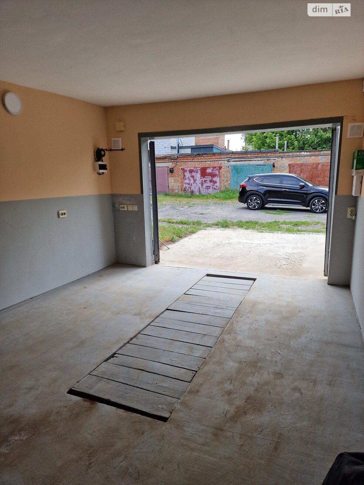 Місце в гаражному кооперативі під легкове авто в Розсошенці, площа 18.2 кв.м. фото 1 Місце в гаражному кооперативі під легкове авто в Розсошенці, площа 18.2 кв.м. фото 1