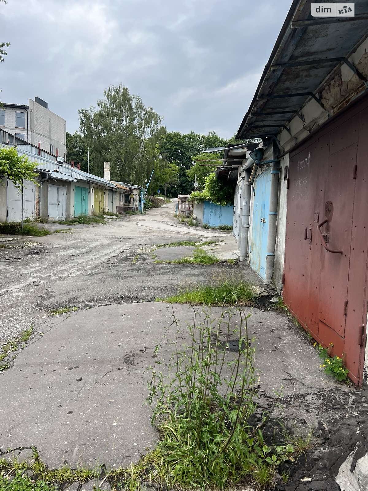 Место в гаражном кооперативе под легковое авто в Тернополе, площадь 21 кв.м. фото 1