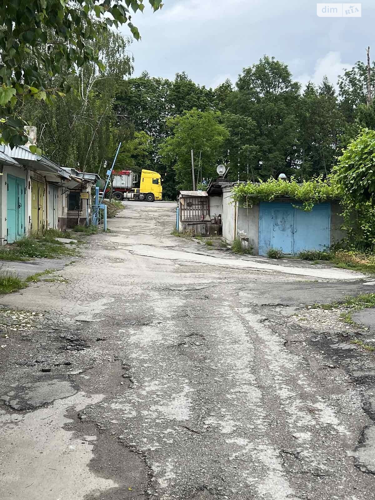 Место в гаражном кооперативе под легковое авто в Тернополе, площадь 21 кв.м. фото 1