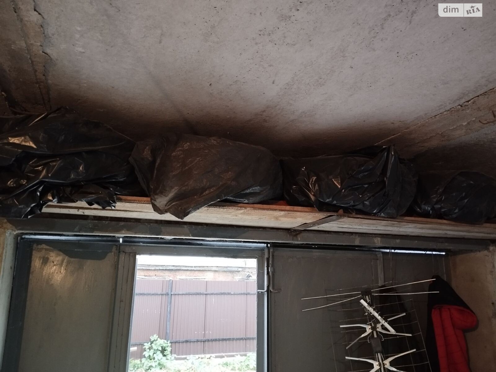 Место в гаражном кооперативе под легковое авто в Тернополе, площадь 24 кв.м. фото 1