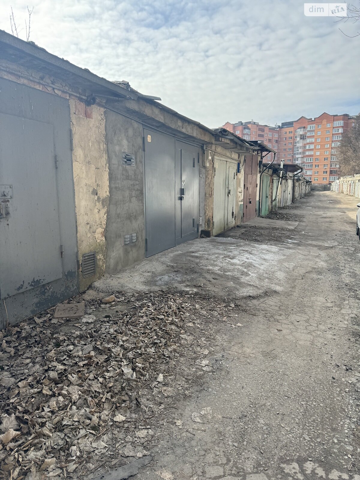 Место в гаражном кооперативе под легковое авто в Тернополе, площадь 24 кв.м. фото 1 Место в гаражном кооперативе под легковое авто в Тернополе, площадь 24 кв.м. фото 1