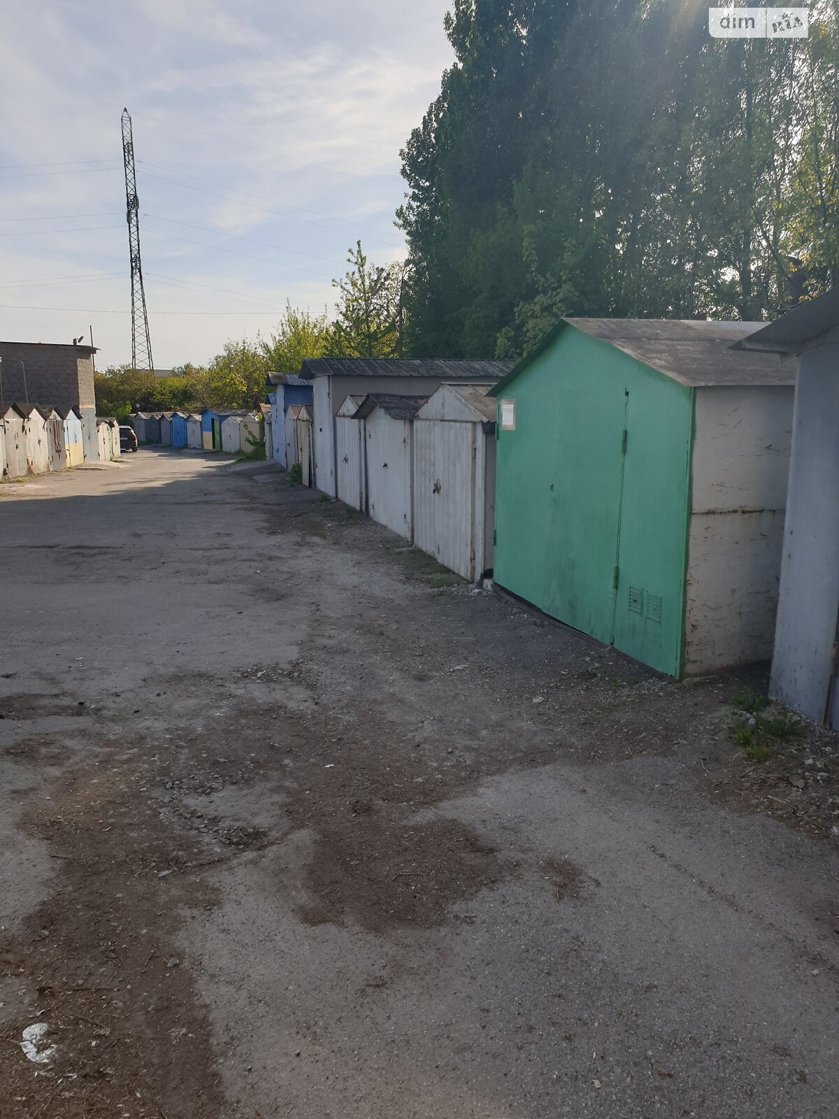 Место в гаражном кооперативе под легковое авто в Тернополе, площадь 21.5 кв.м. фото 1 Место в гаражном кооперативе под легковое авто в Тернополе, площадь 21.5 кв.м. фото 1