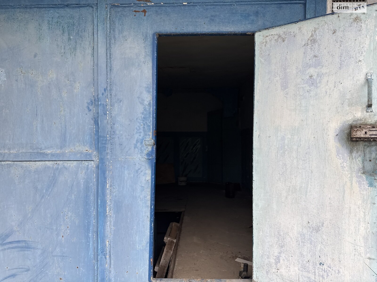 Место в гаражном кооперативе под легковое авто в Тернополе, площадь 28.2 кв.м. фото 1 Место в гаражном кооперативе под легковое авто в Тернополе, площадь 28.2 кв.м. фото 1