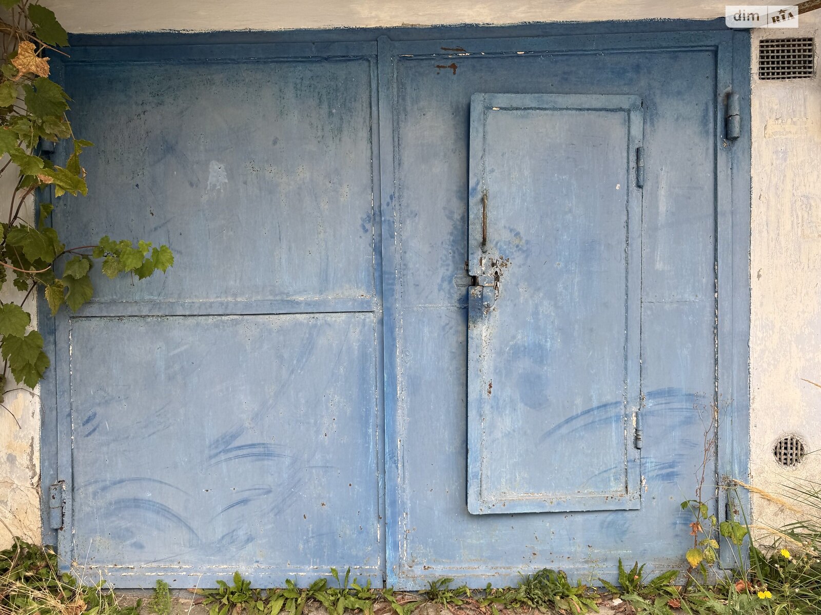 Место в гаражном кооперативе под легковое авто в Тернополе, площадь 28.2 кв.м. фото 1 Место в гаражном кооперативе под легковое авто в Тернополе, площадь 28.2 кв.м. фото 1