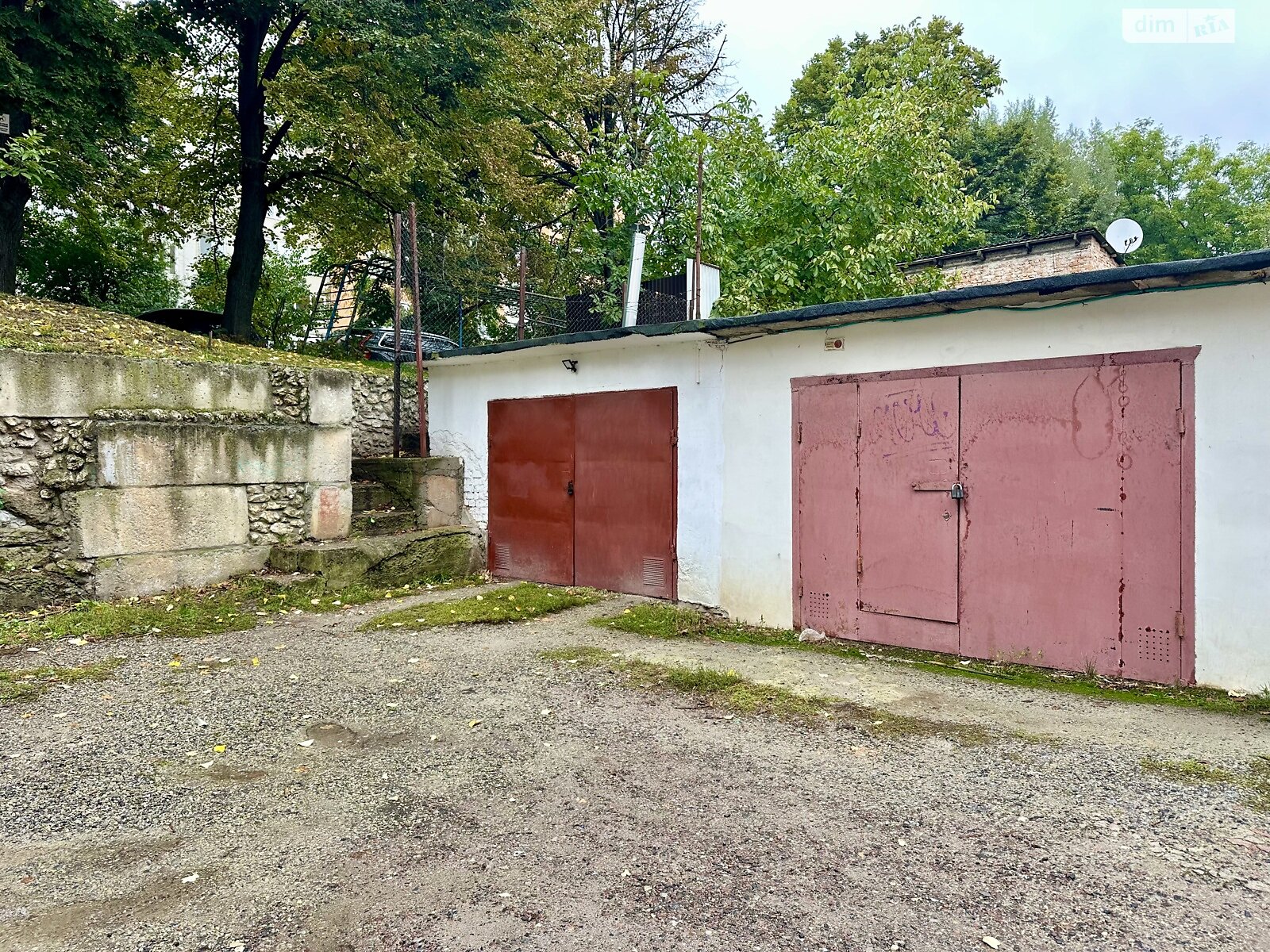 Місце в гаражному кооперативі універсальний в Тернополі, площа 21.8 кв.м. фото 1