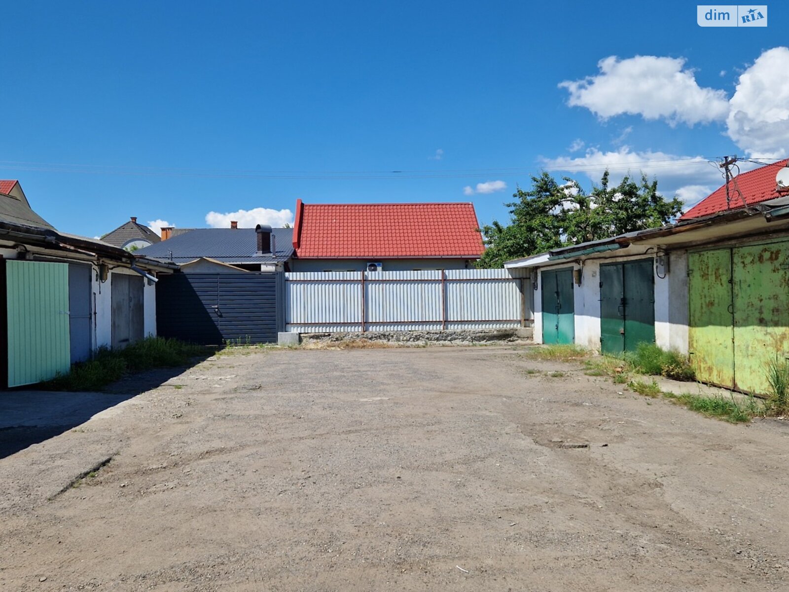 Місце в гаражному кооперативі під легкове авто в Ужгороді, площа 20 кв.м. фото 1