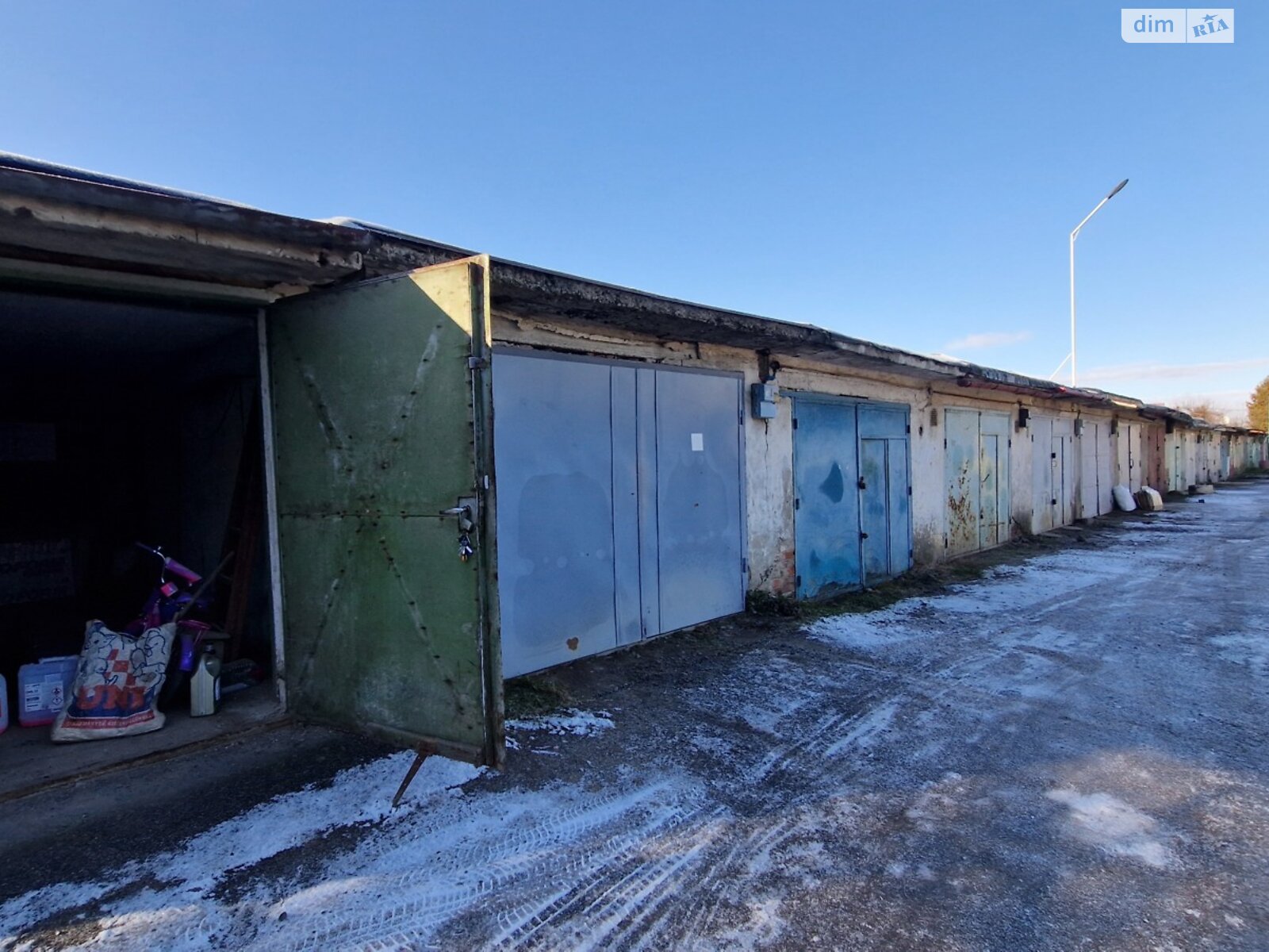 Место в гаражном кооперативе под легковое авто в Ужгороде, площадь 19.7 кв.м. фото 1 Место в гаражном кооперативе под легковое авто в Ужгороде, площадь 19.7 кв.м. фото 1