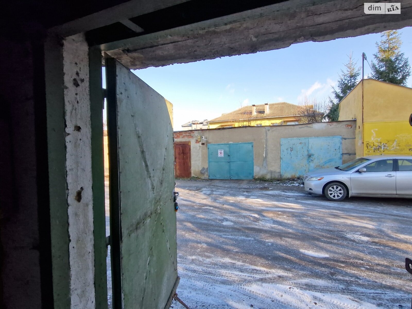Место в гаражном кооперативе под легковое авто в Ужгороде, площадь 19.7 кв.м. фото 1 Место в гаражном кооперативе под легковое авто в Ужгороде, площадь 19.7 кв.м. фото 1
