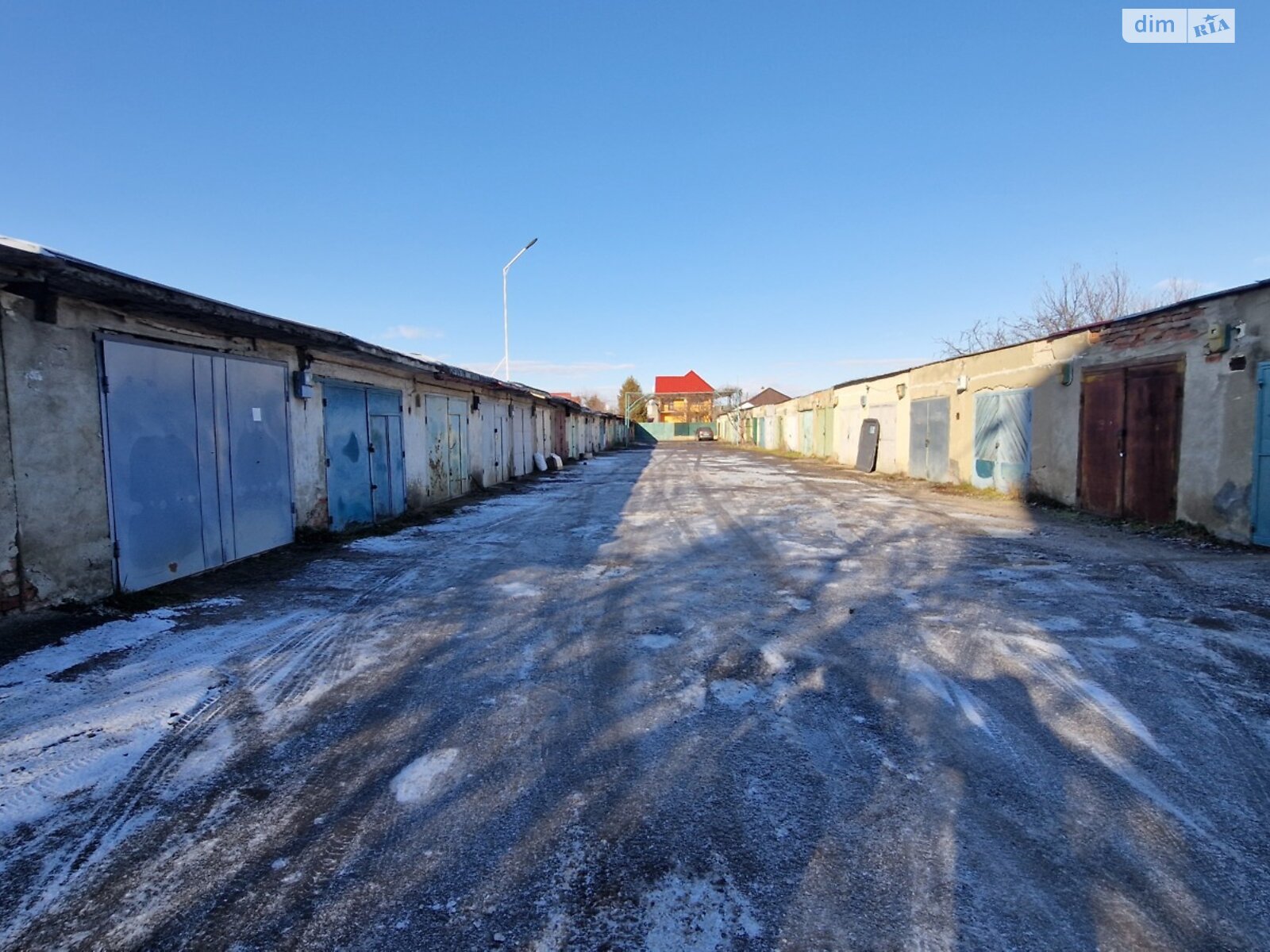 Место в гаражном кооперативе под легковое авто в Ужгороде, площадь 19.7 кв.м. фото 1 Место в гаражном кооперативе под легковое авто в Ужгороде, площадь 19.7 кв.м. фото 1