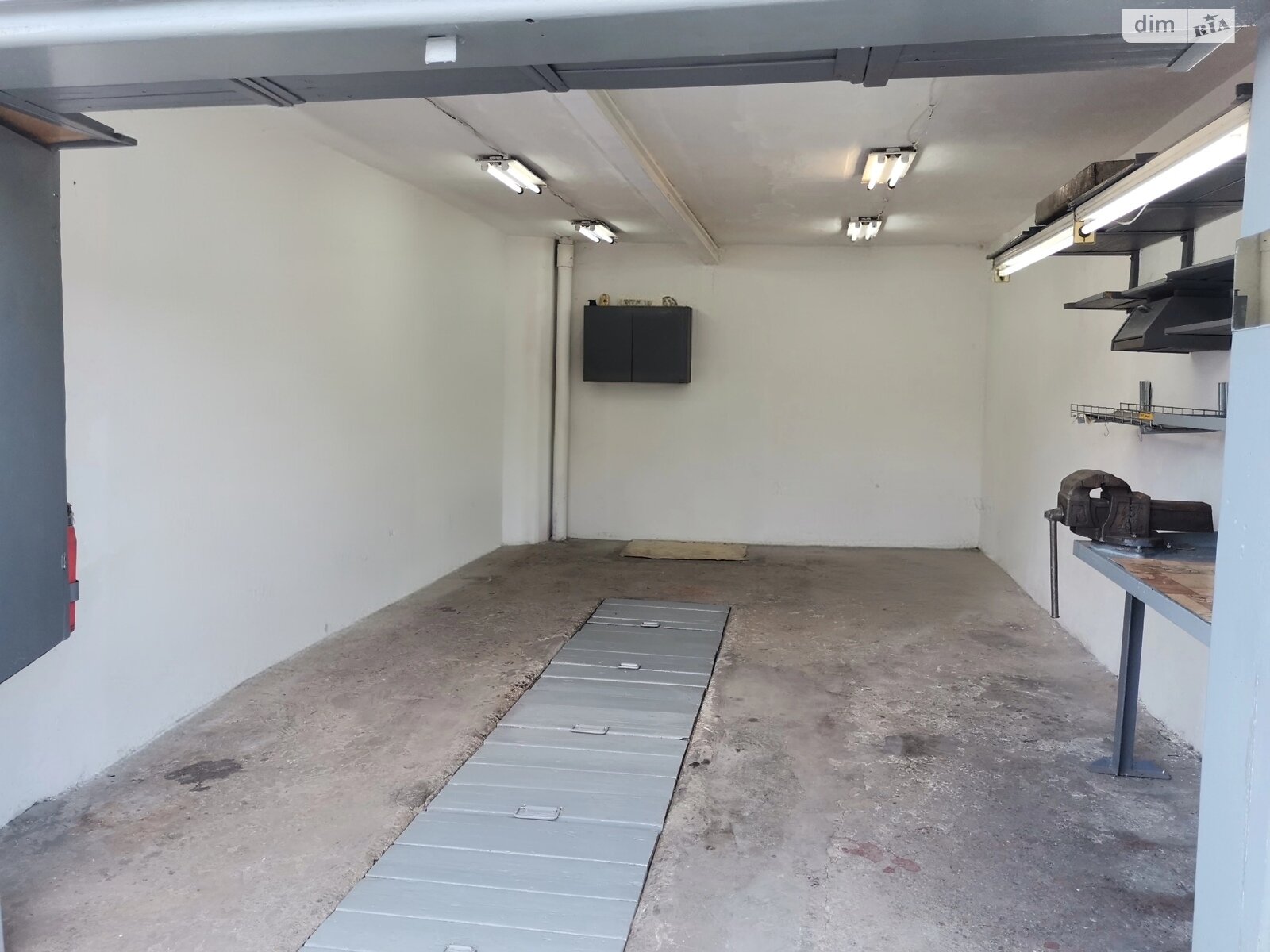 Место в гаражном кооперативе под легковое авто в Запорожье, площадь 30 кв.м. фото 1