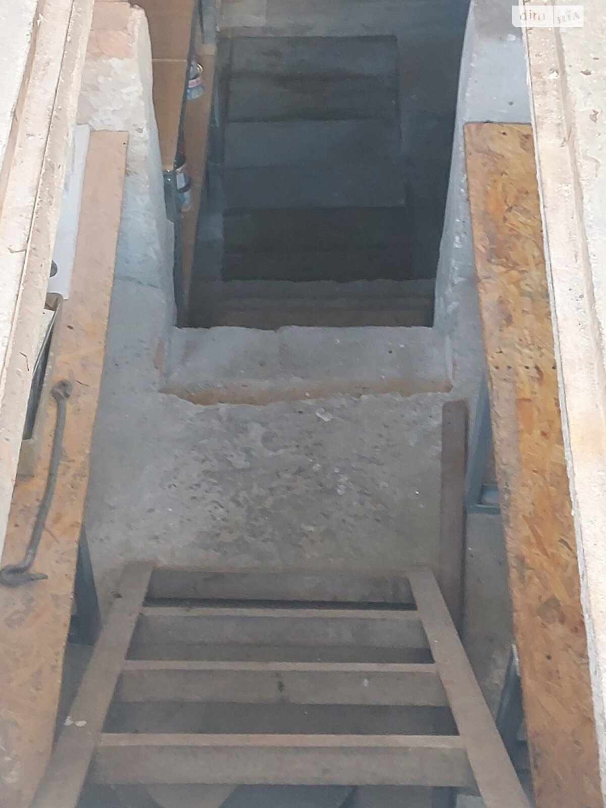 Місце в гаражному кооперативі під легкове авто в Запоріжжі, площа 22 кв.м. фото 1