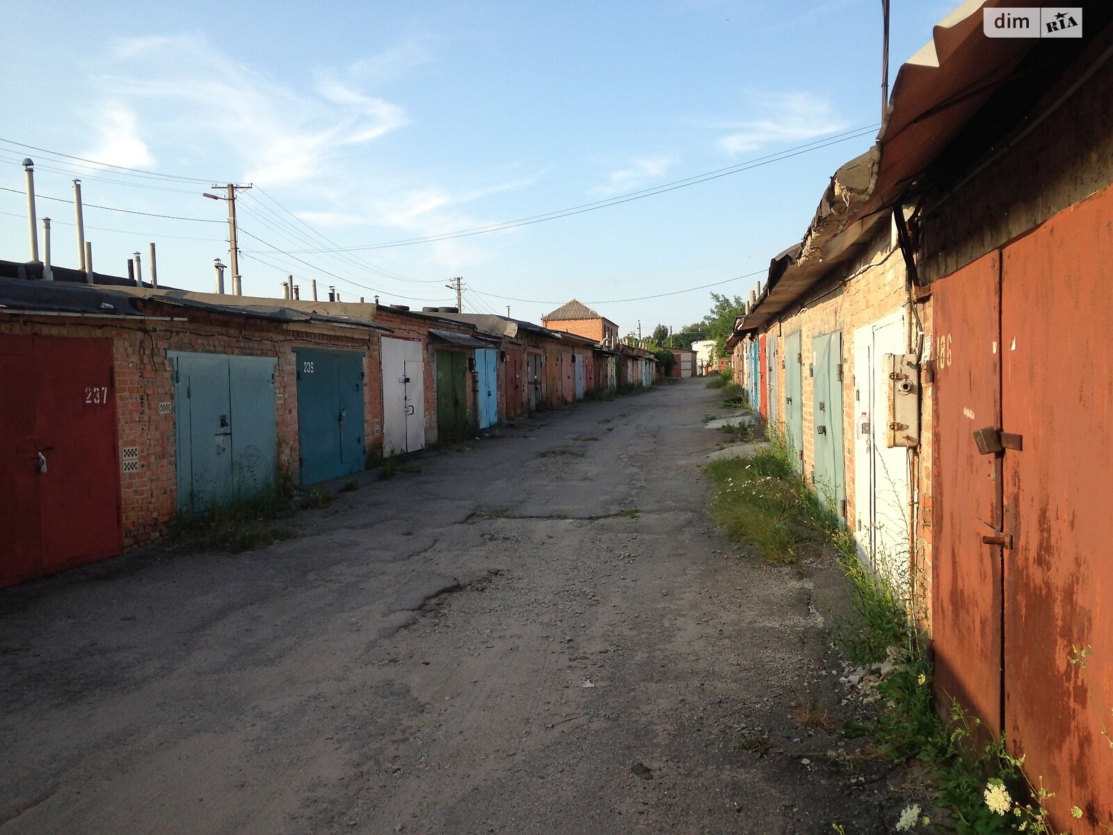 Место в гаражном кооперативе под легковое авто в Зарванцах, площадь 25 кв.м. фото 1 Место в гаражном кооперативе под легковое авто в Зарванцах, площадь 25 кв.м. фото 1