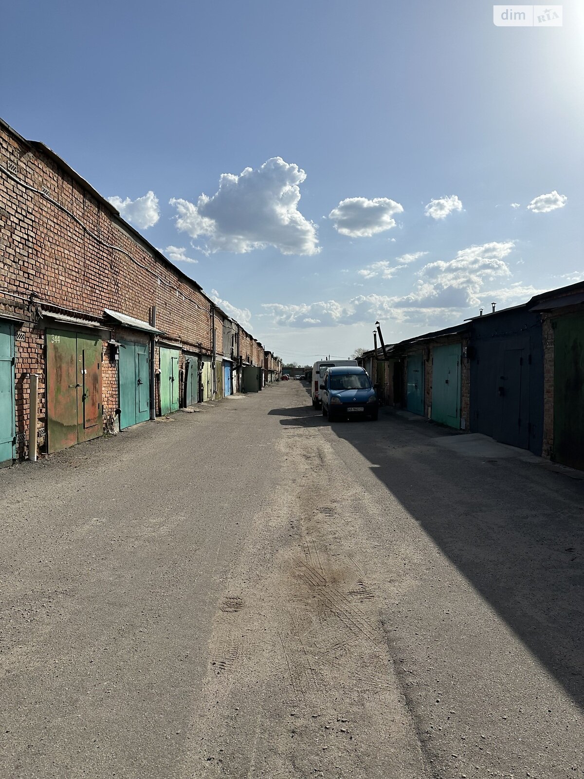 Місце в гаражному кооперативі під легкове авто в Зарванцях, площа 28 кв.м. фото 1 Місце в гаражному кооперативі під легкове авто в Зарванцях, площа 28 кв.м. фото 1