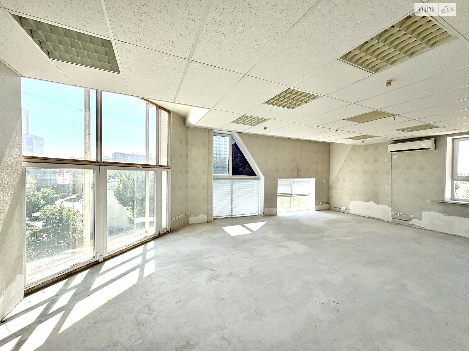 Офисное помещение на 1147.8 кв.м. в Днепре фото 1
