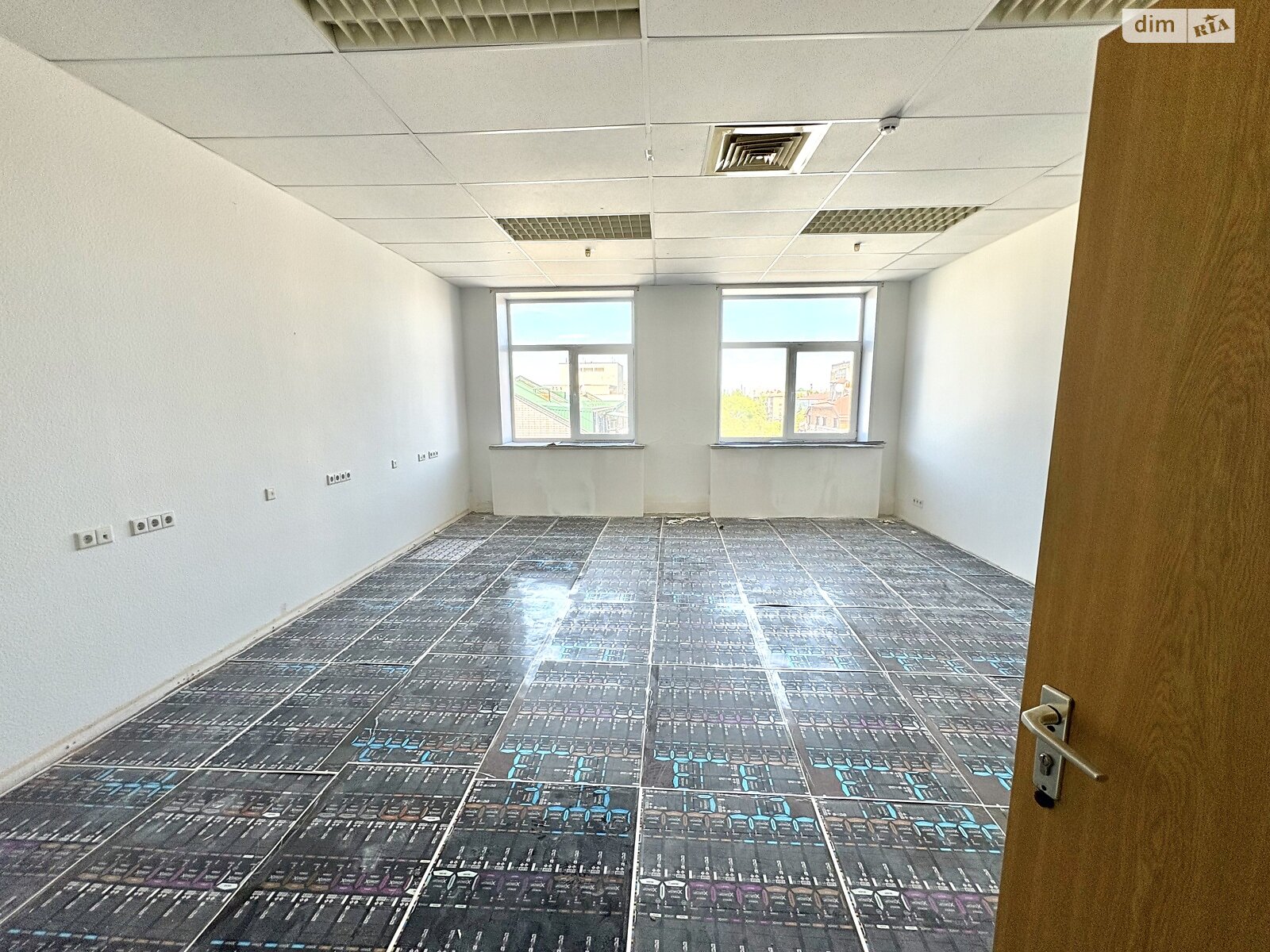 Офисное помещение на 1147.8 кв.м. в Днепре фото 1