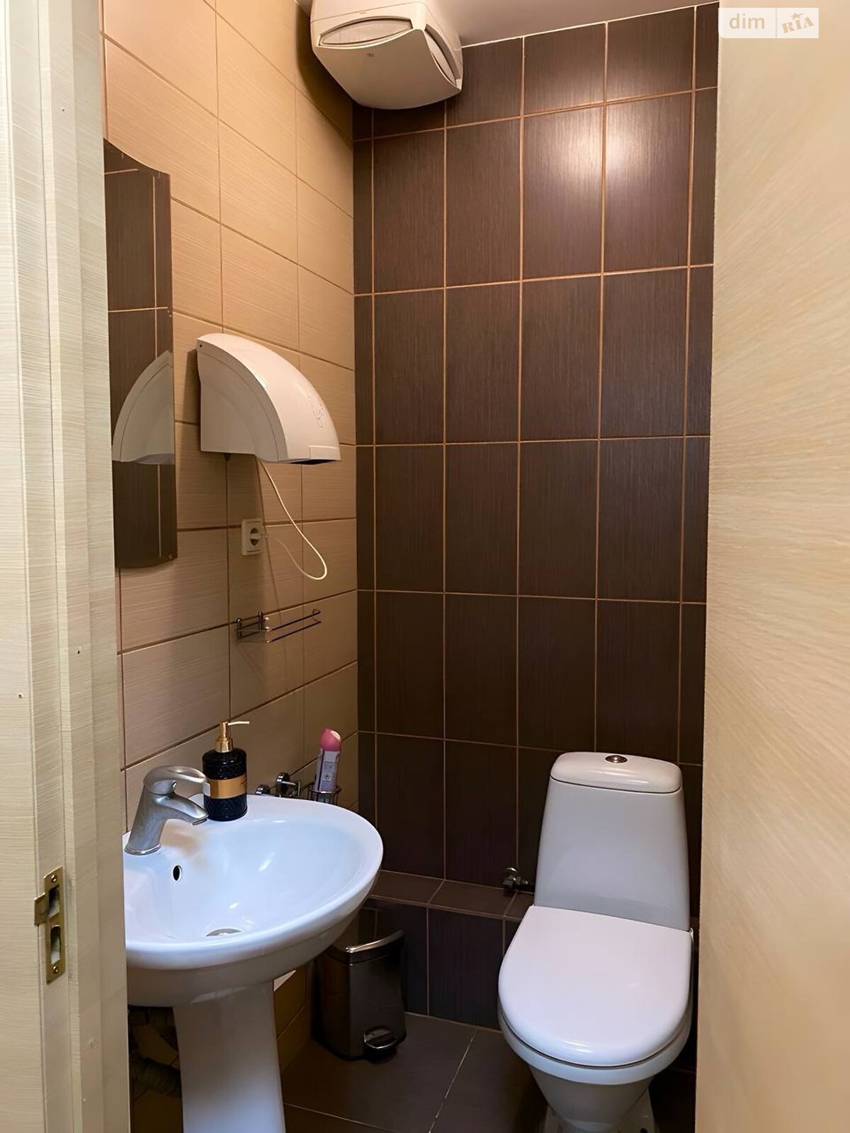 Офисное помещение на 102.2 кв.м. в Днепре фото 1 Офисное помещение на 102.2 кв.м. в Днепре фото 1