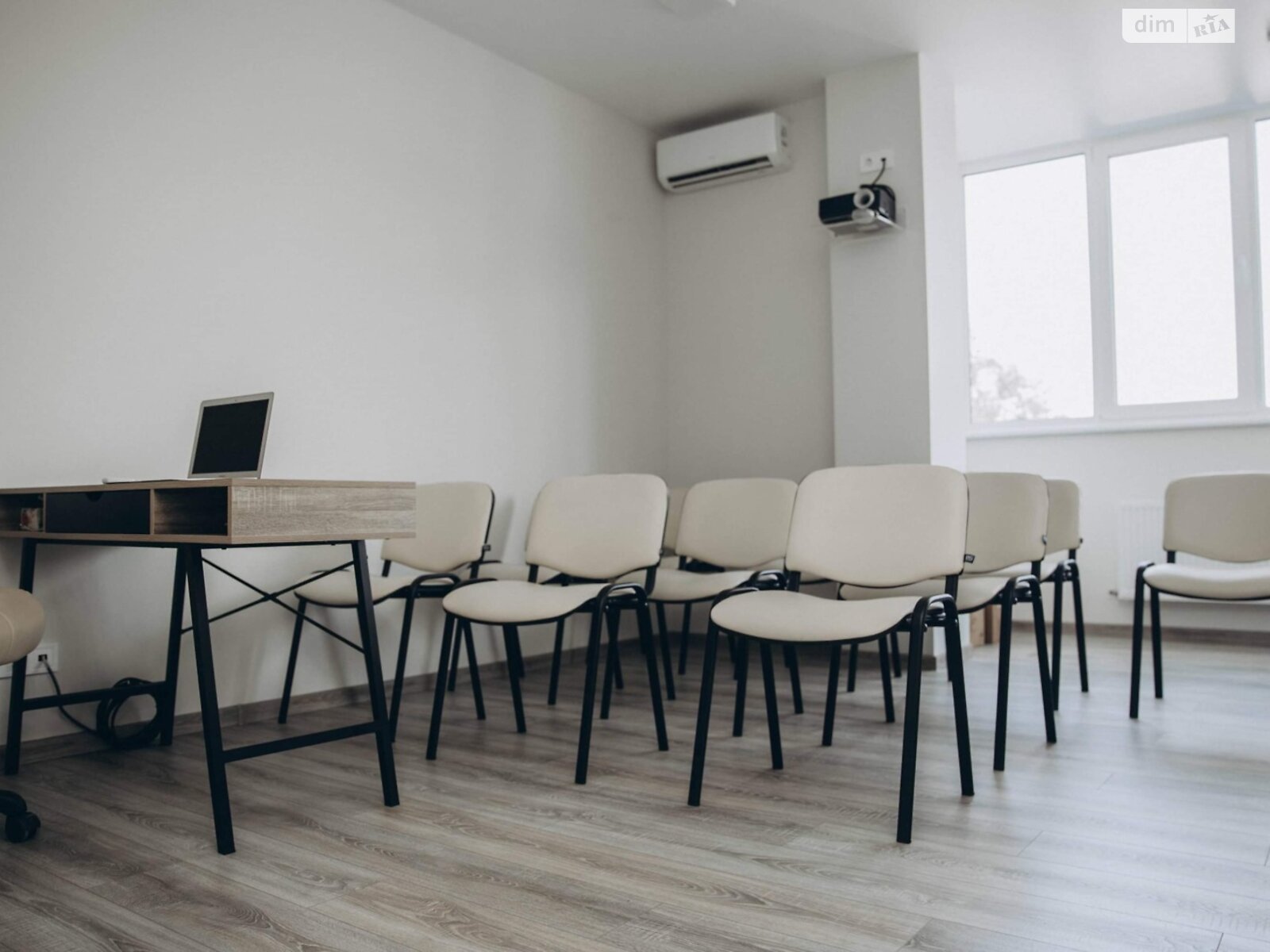 Офисное помещение на 80 кв.м. в Ивано-Франковске фото 1 Офисное помещение на 80 кв.м. в Ивано-Франковске фото 1